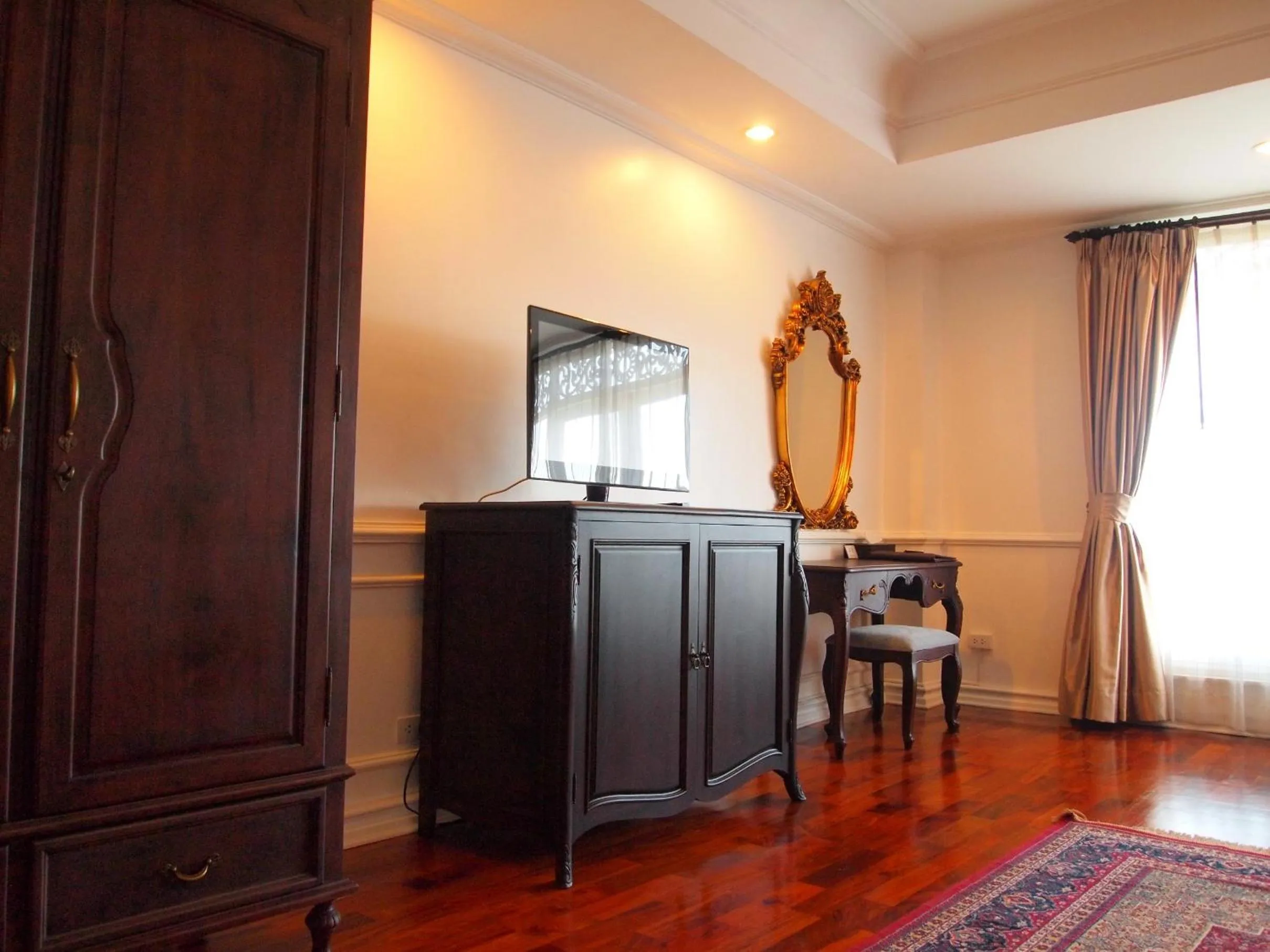 TV and multimedia in Dhavara Boutique Hotel