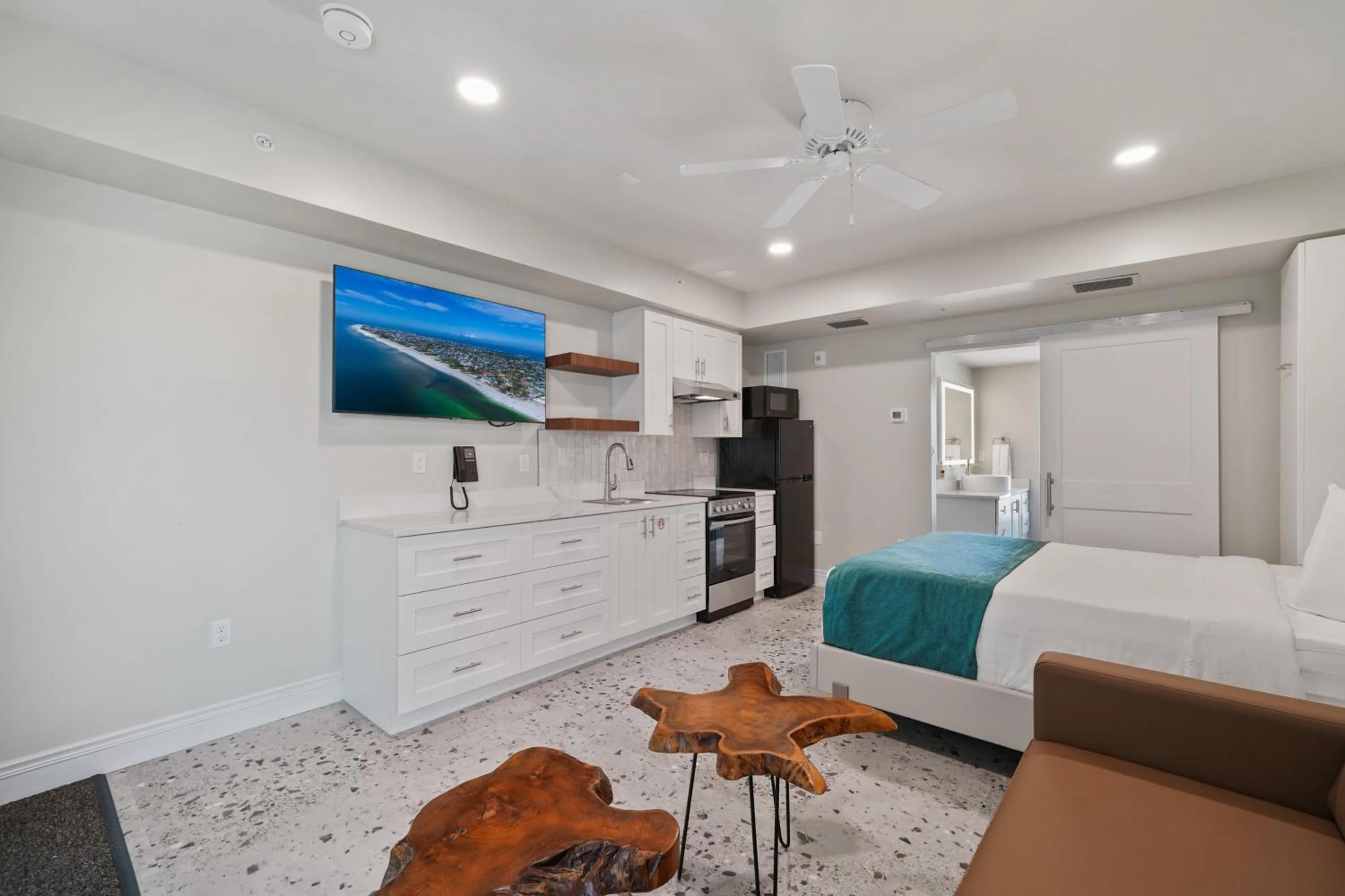 Photo of the whole room, Bed in Bridgewalk, a Landmark Resort