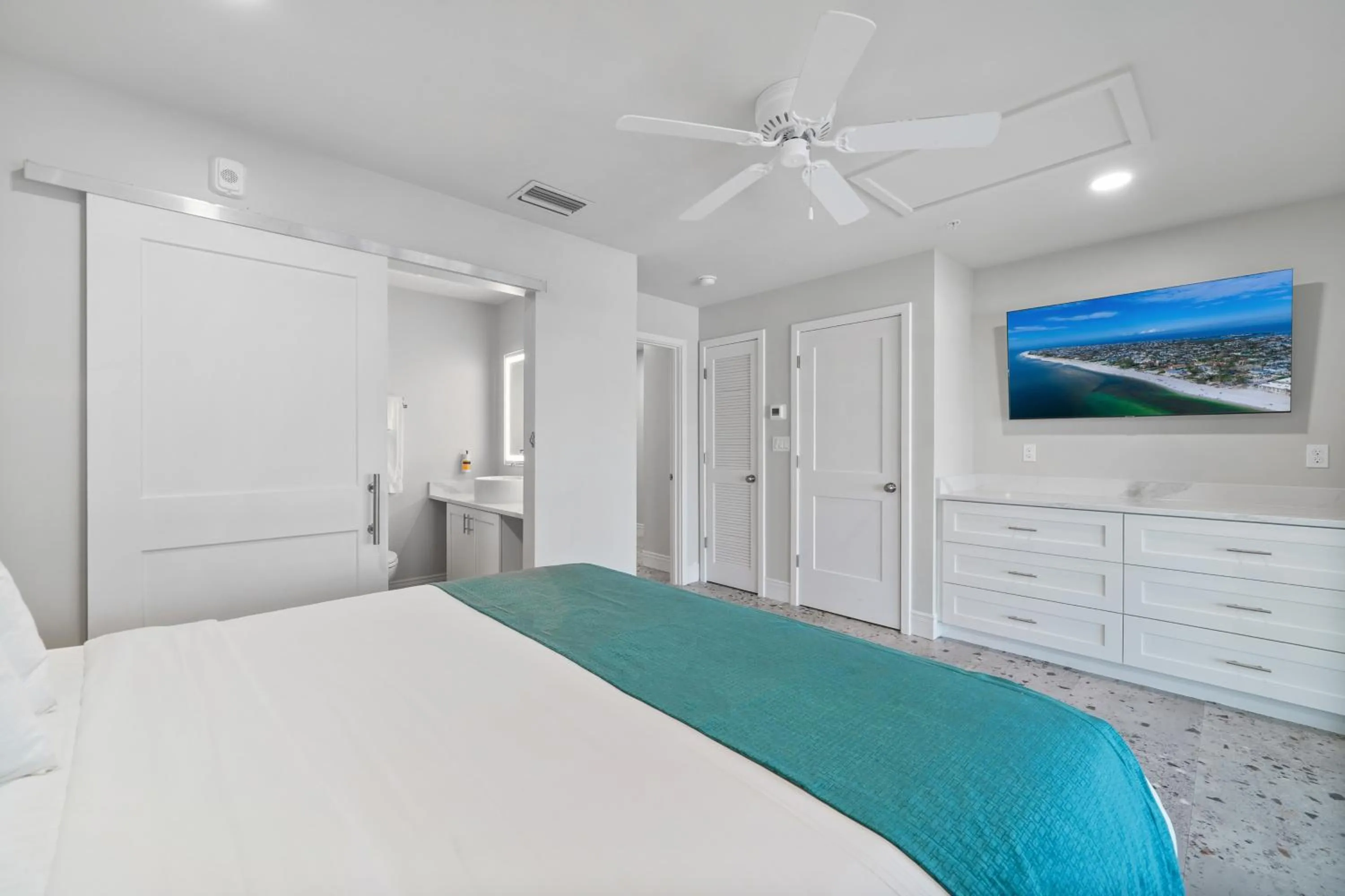 Bedroom, Bed in Bridgewalk, a Landmark Resort