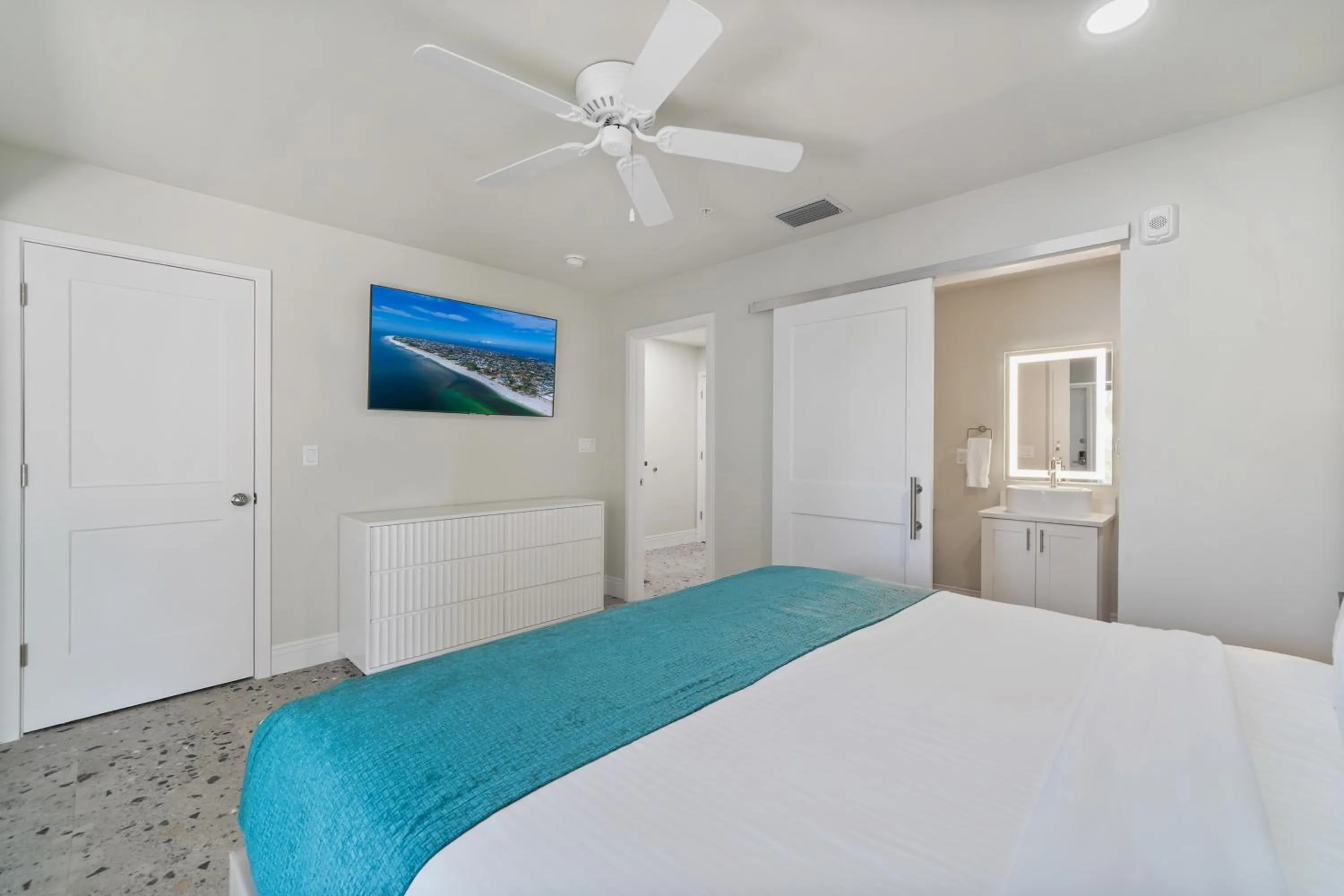 Bedroom, Bed in Bridgewalk, a Landmark Resort