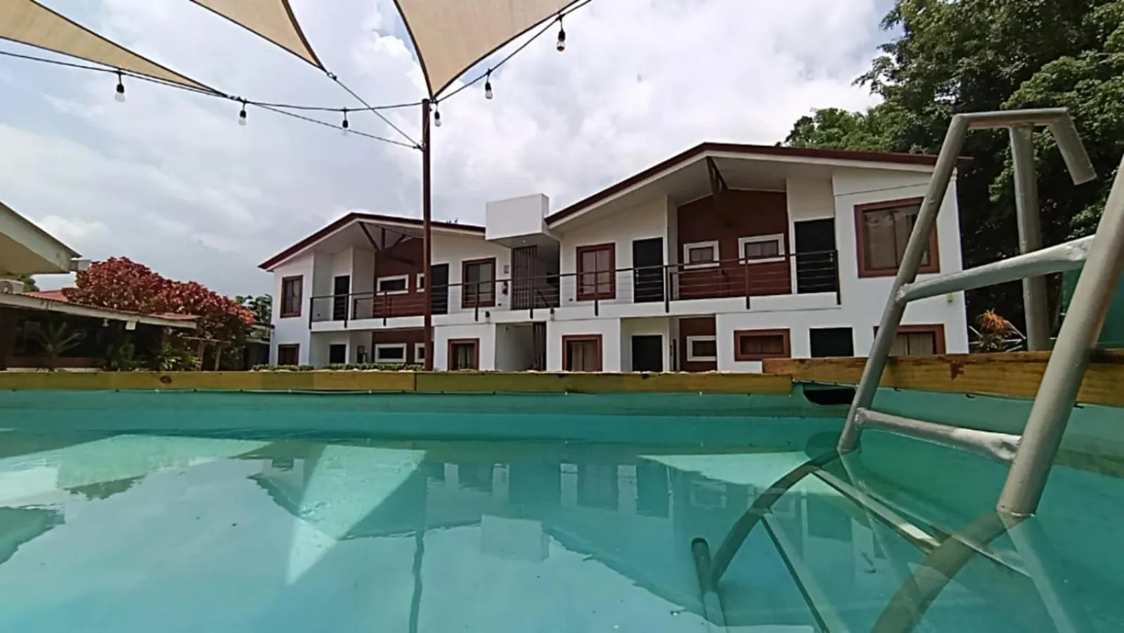 Swimming pool in Hotel Vive Uvita