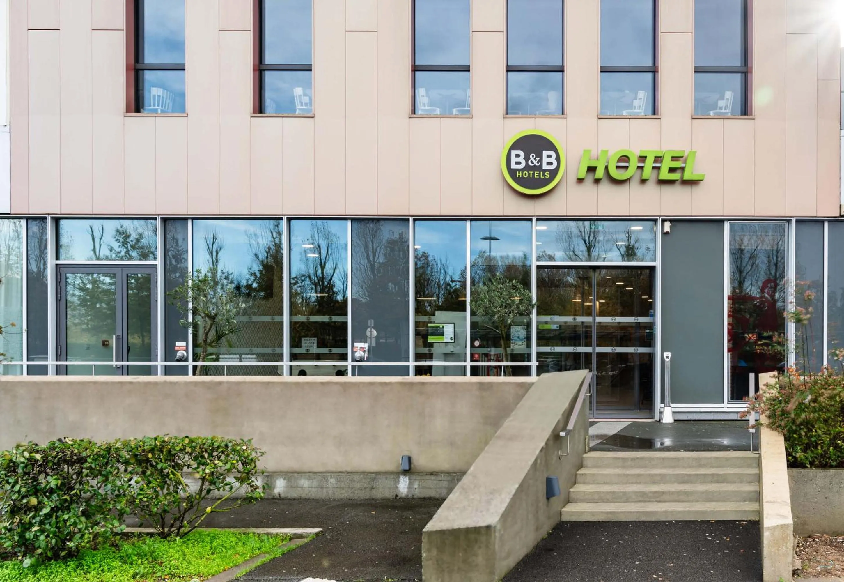 Facade/entrance in B&B HOTEL Lille Grand Stade