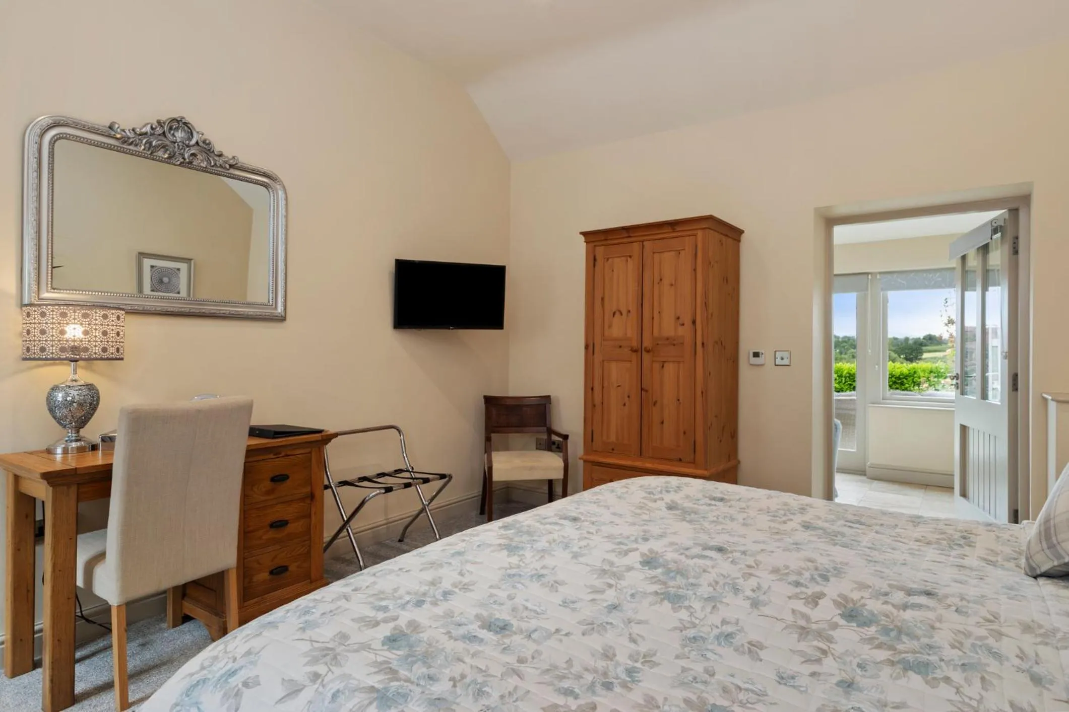 Bedroom, Bed in Canaston Oaks