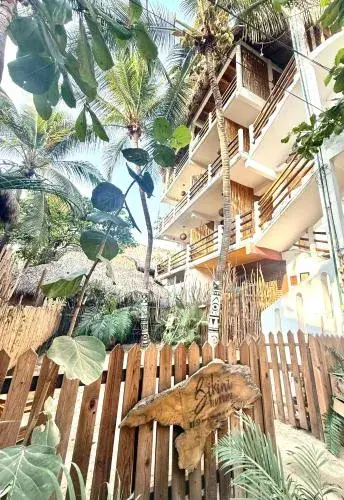 Deluxe King Room in Bikini Beach House Deluxe King Room in Bikini Beach House