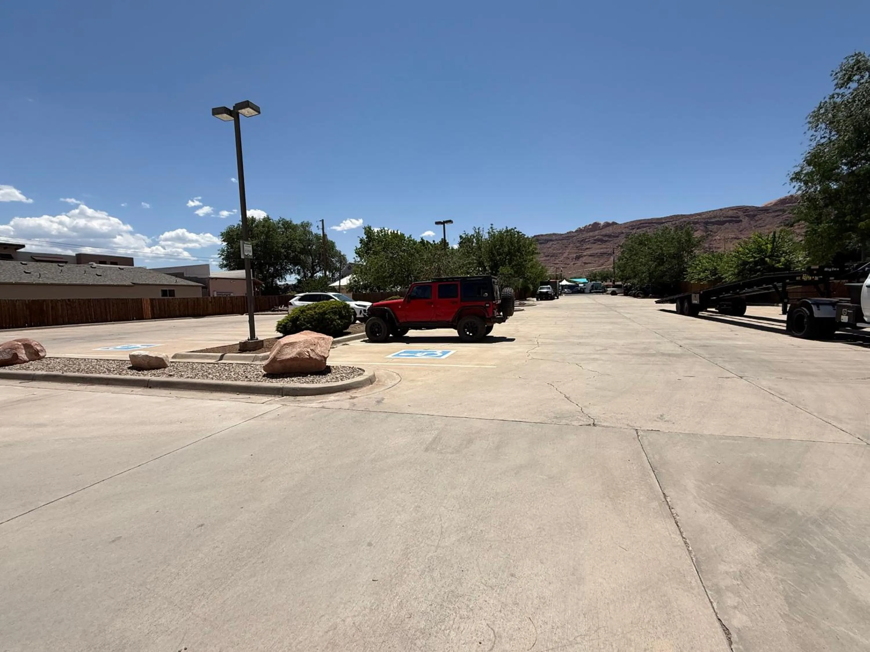 Parking in River Canyon Lodge