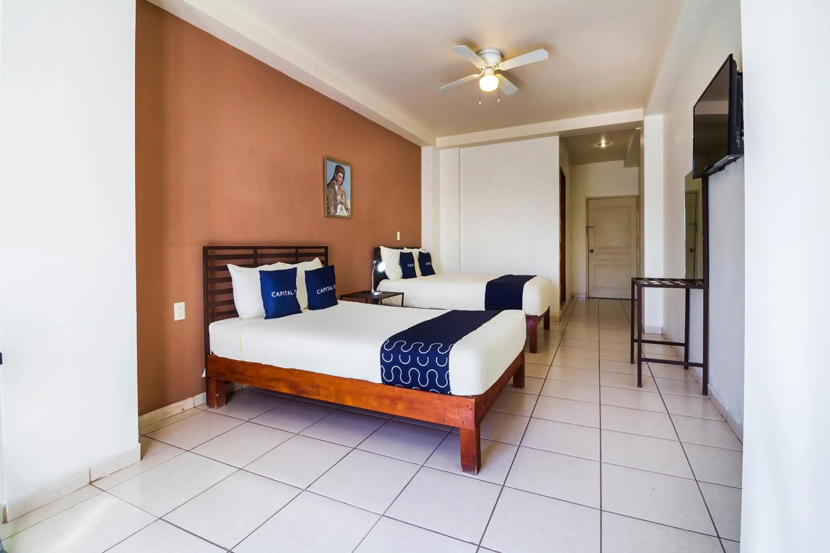 Budget Double Room in Hotel Plaza Galindo