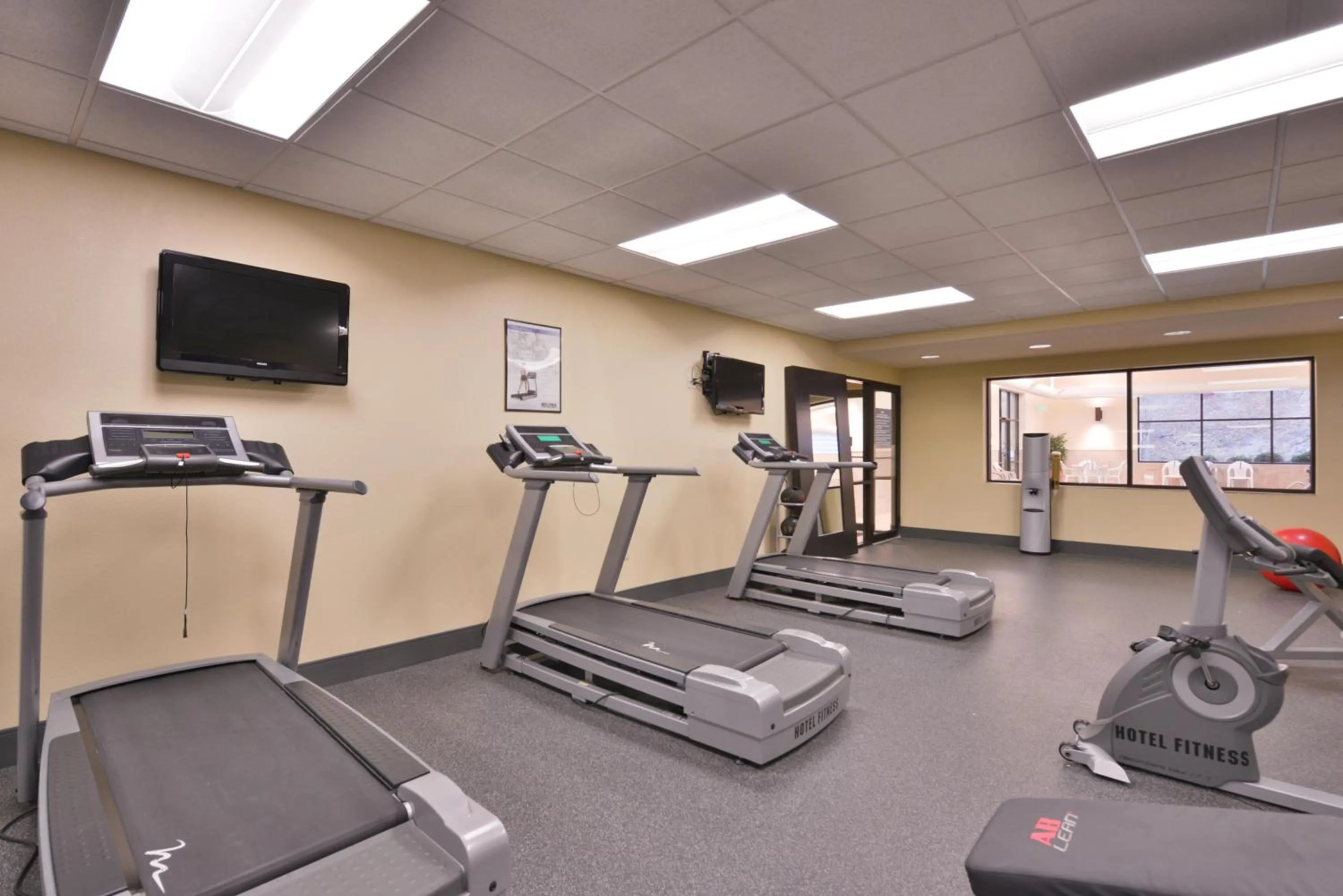 Fitness centre/facilities in McKnight Hotel