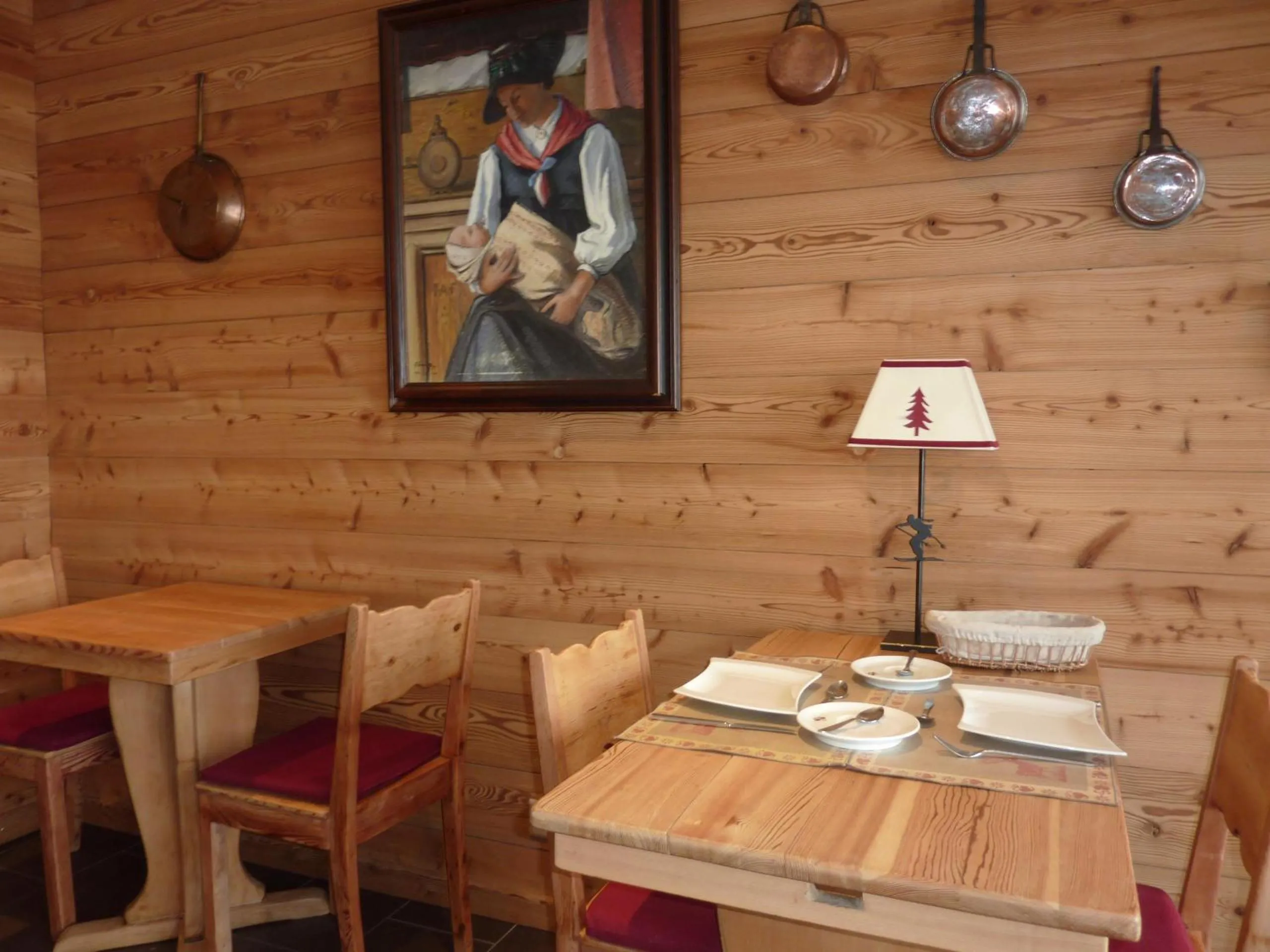 Restaurant/places to eat in Hotel Mont.Lac