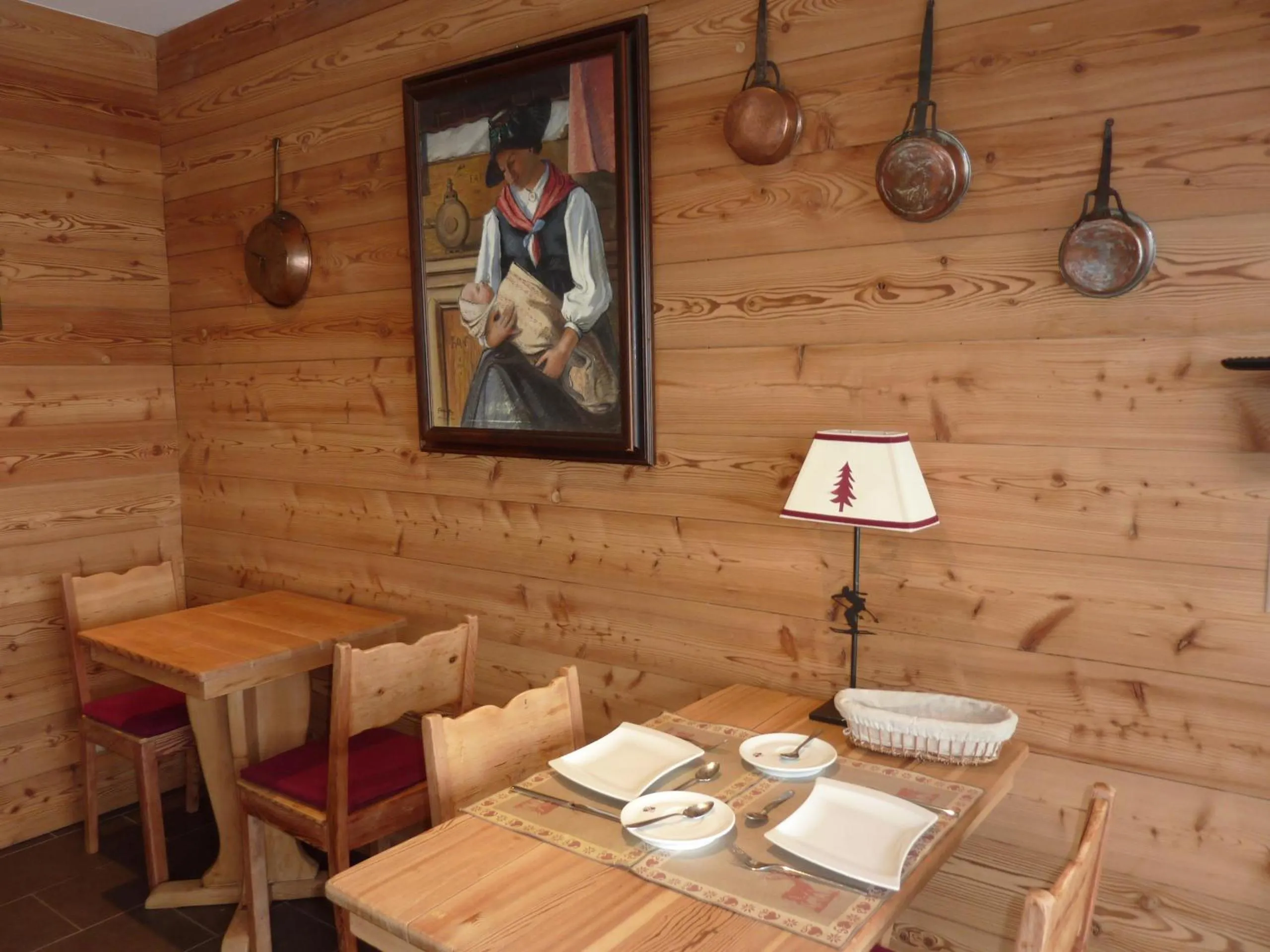 Restaurant/places to eat in Hotel Mont.Lac