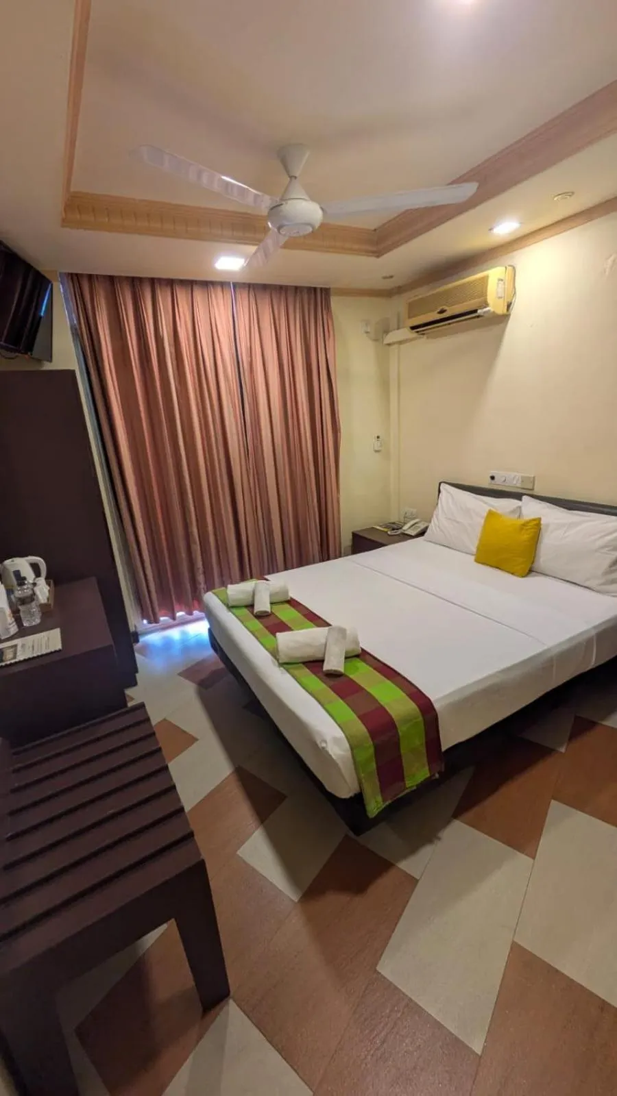 Bedroom, Bed in Hotel Lakefield