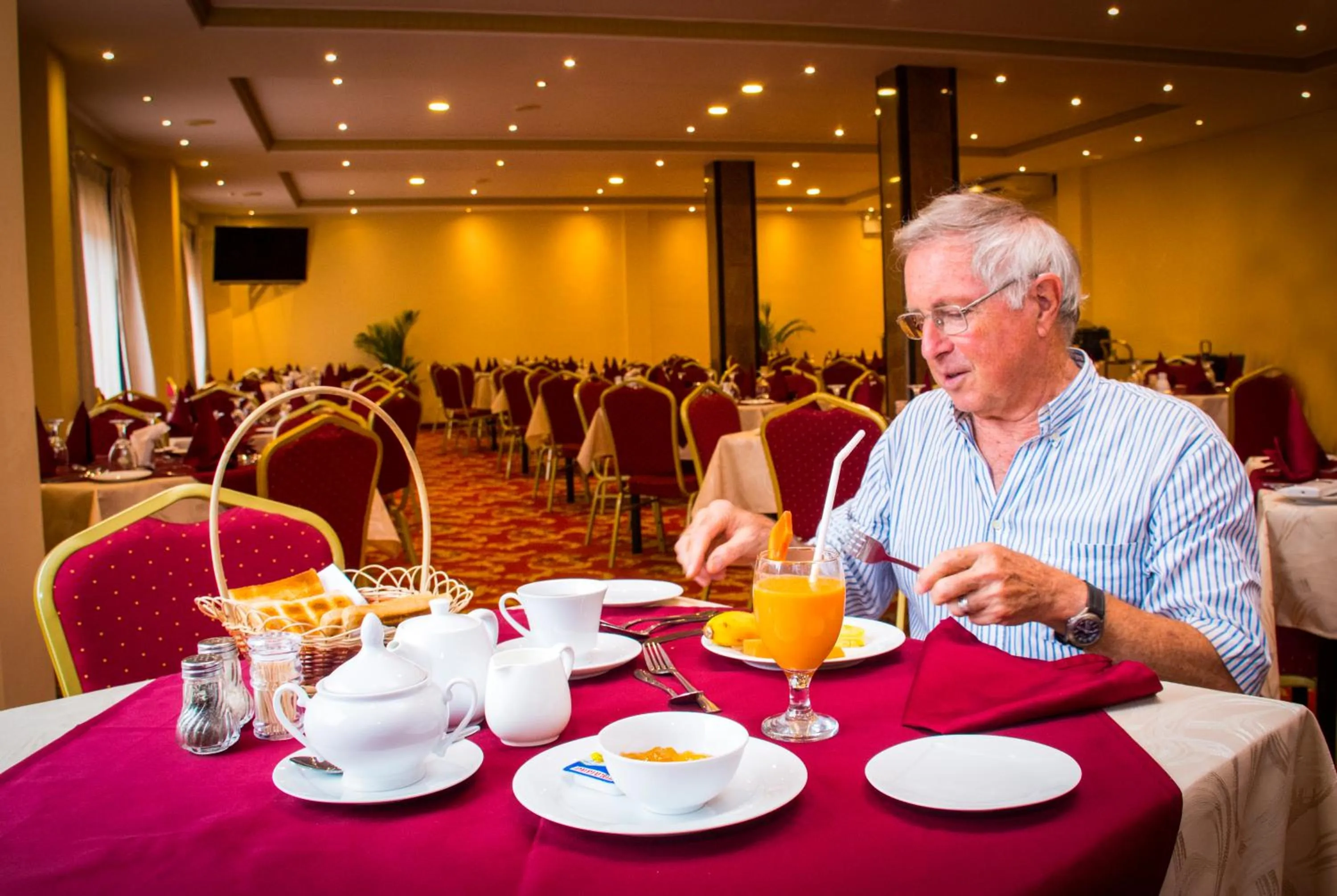 Restaurant/places to eat in Hotel Lakefield