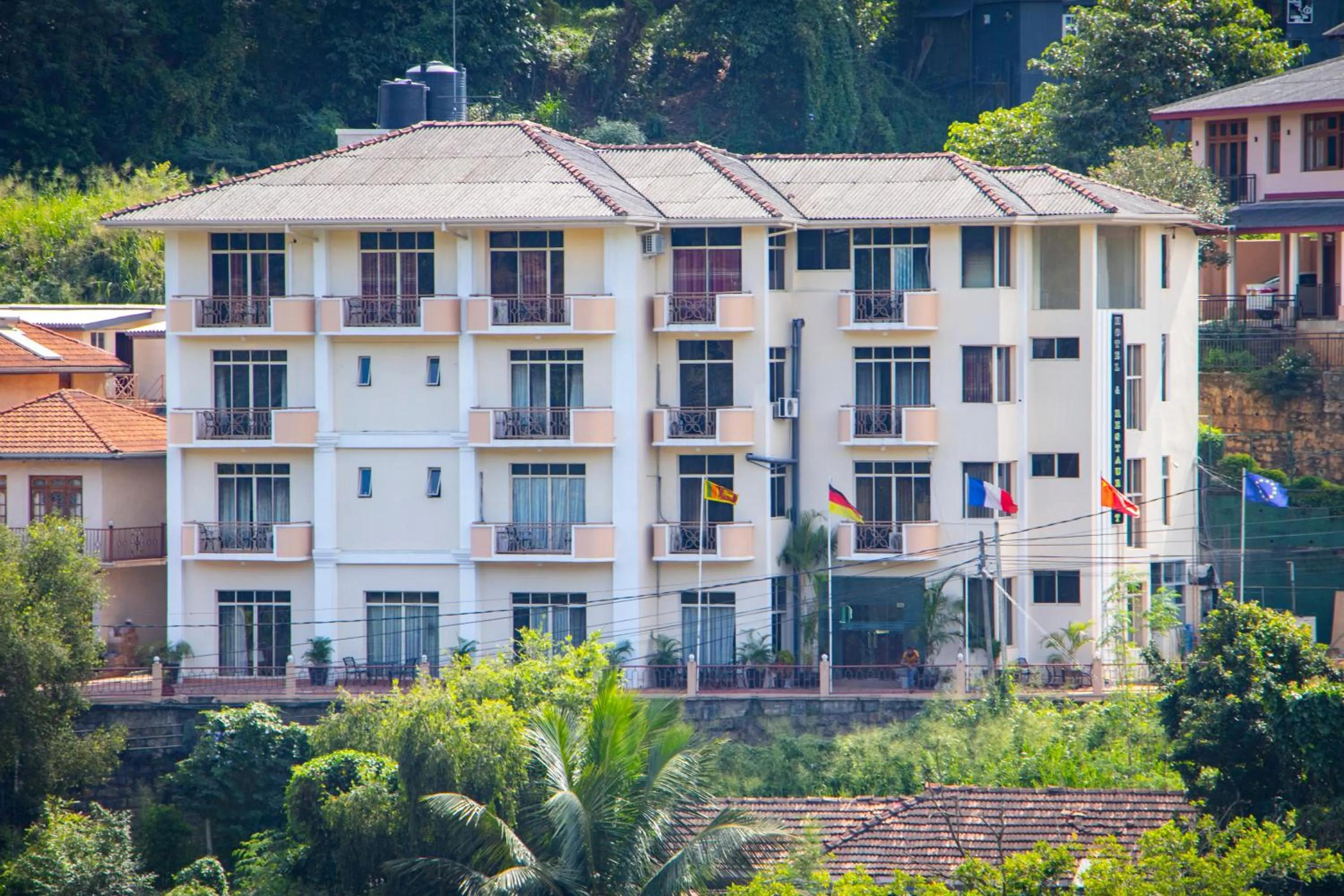 Property building in Hotel Lakefield