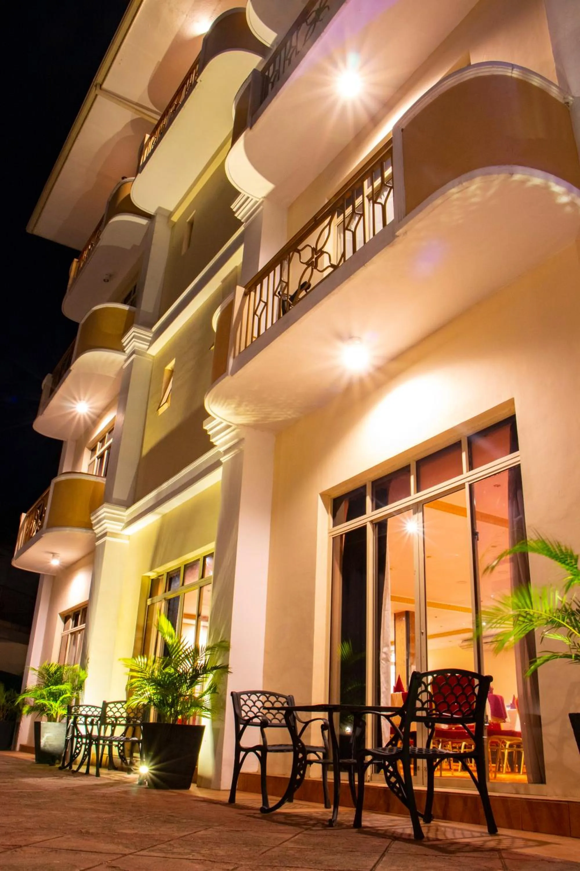 Property building in Hotel Lakefield