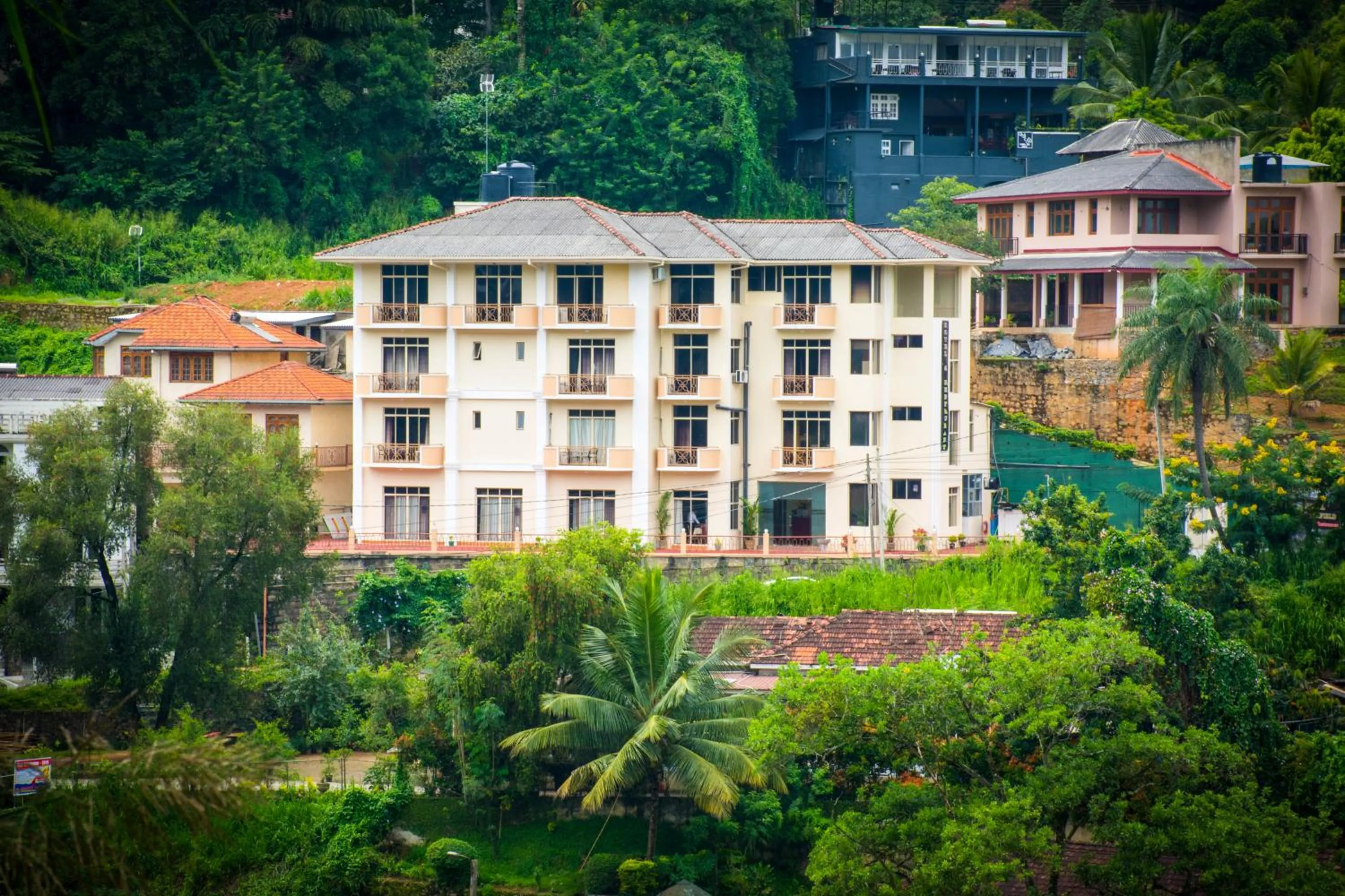 Property building in Hotel Lakefield