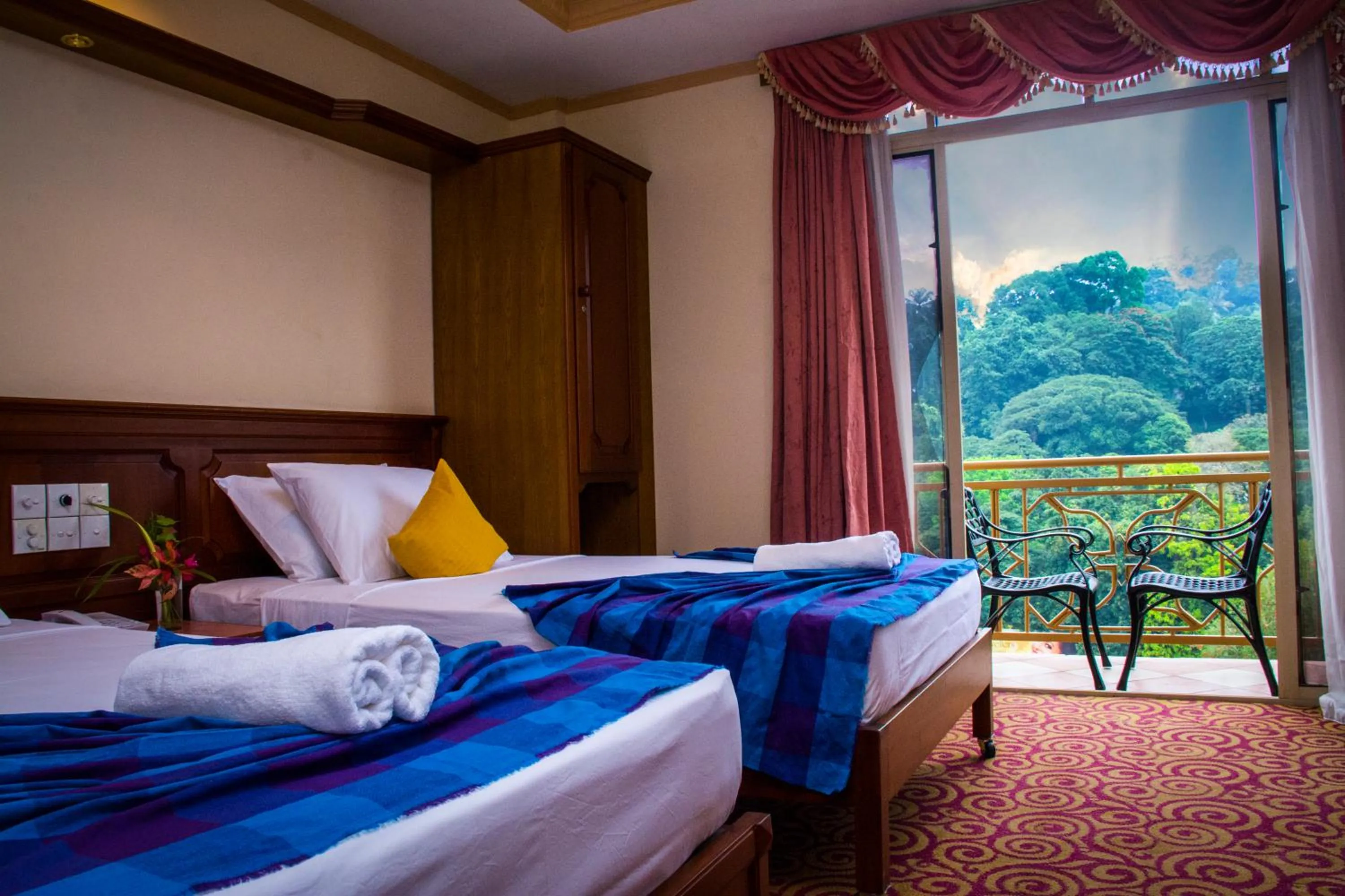 View (from property/room), Bed in Hotel Lakefield