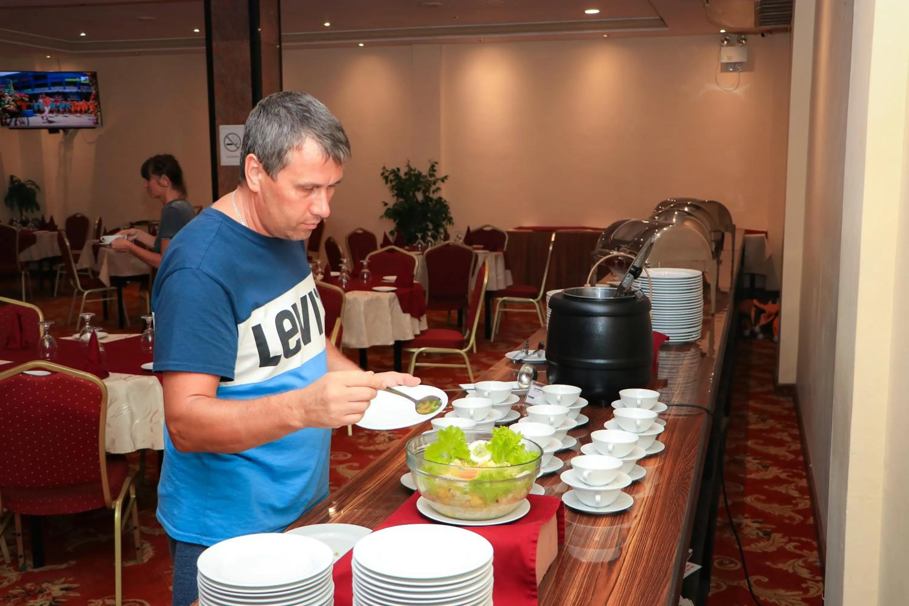 Restaurant/places to eat in Hotel Lakefield