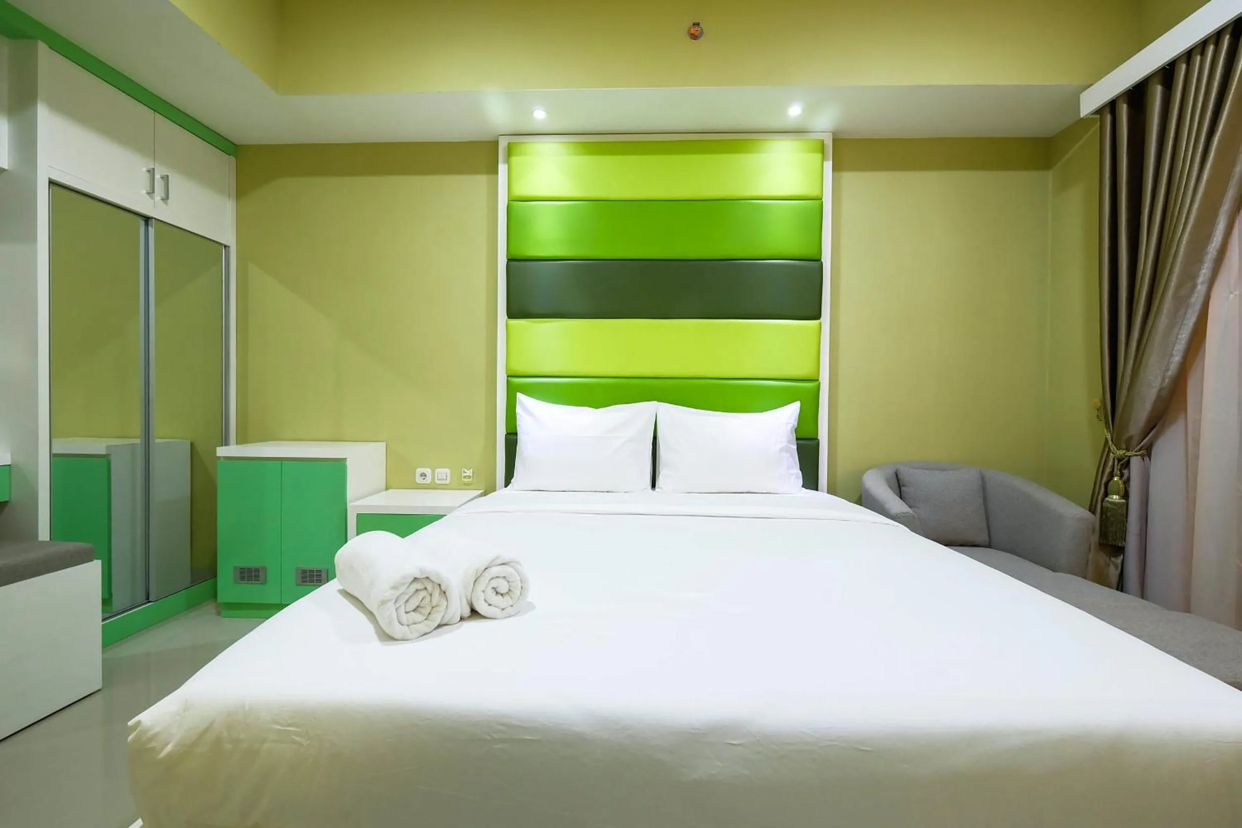 Bed in Strategic Studio The Oasis Cikarang near Omni Hospital By Travelio