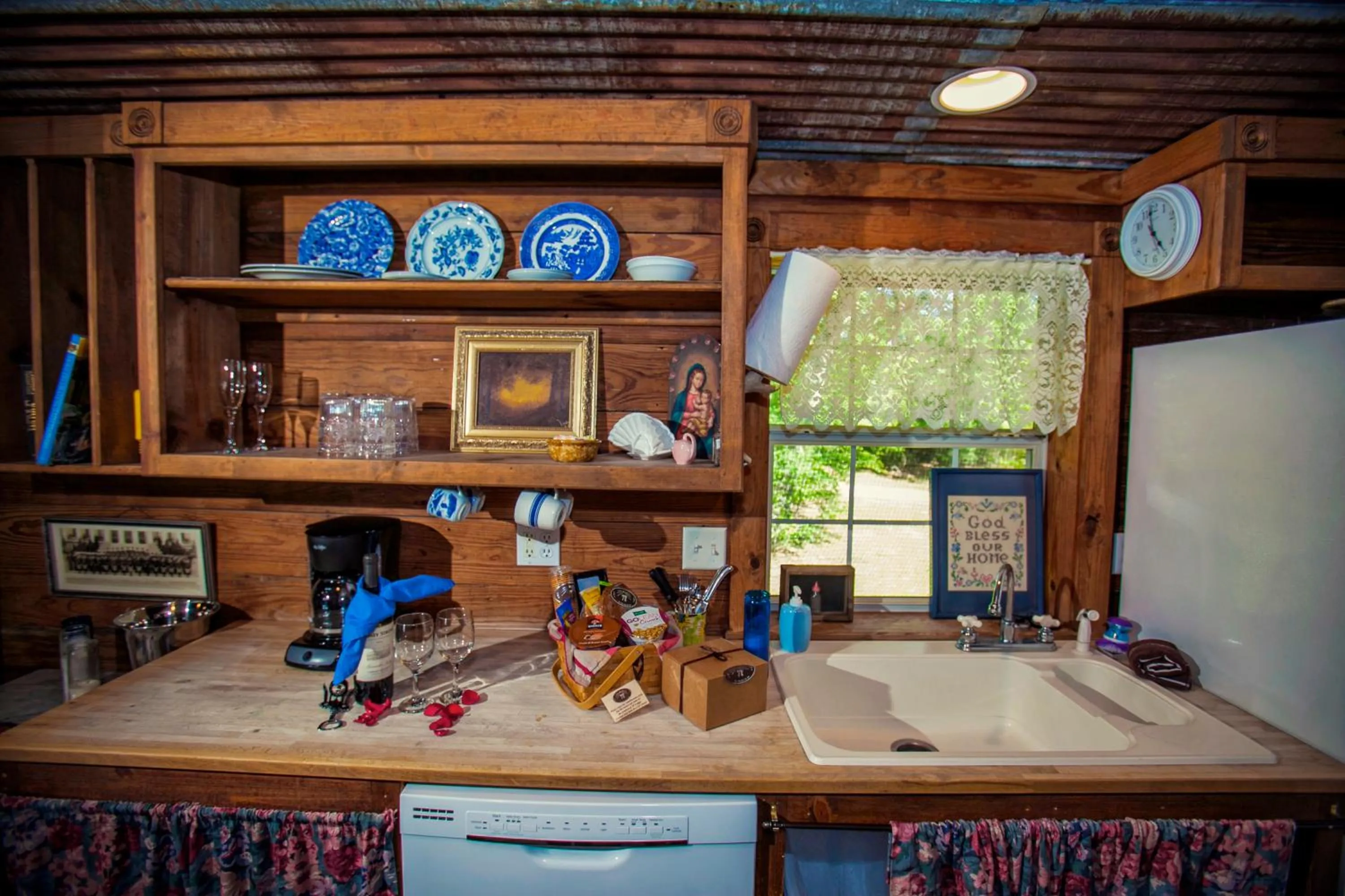 Continental breakfast in 7F Lodge and Events