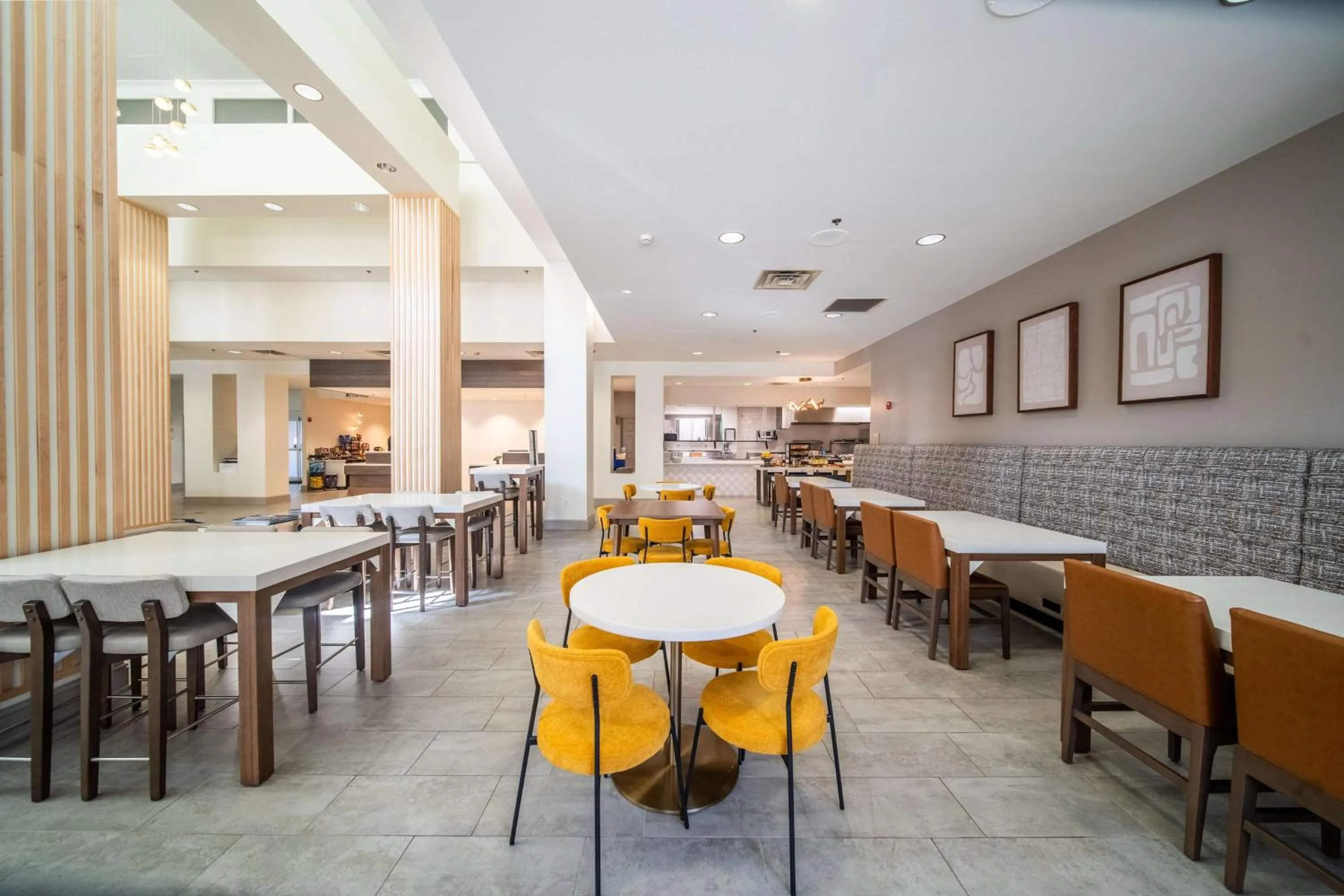 Restaurant/places to eat in Hilton Garden Inn Rochester Downtown