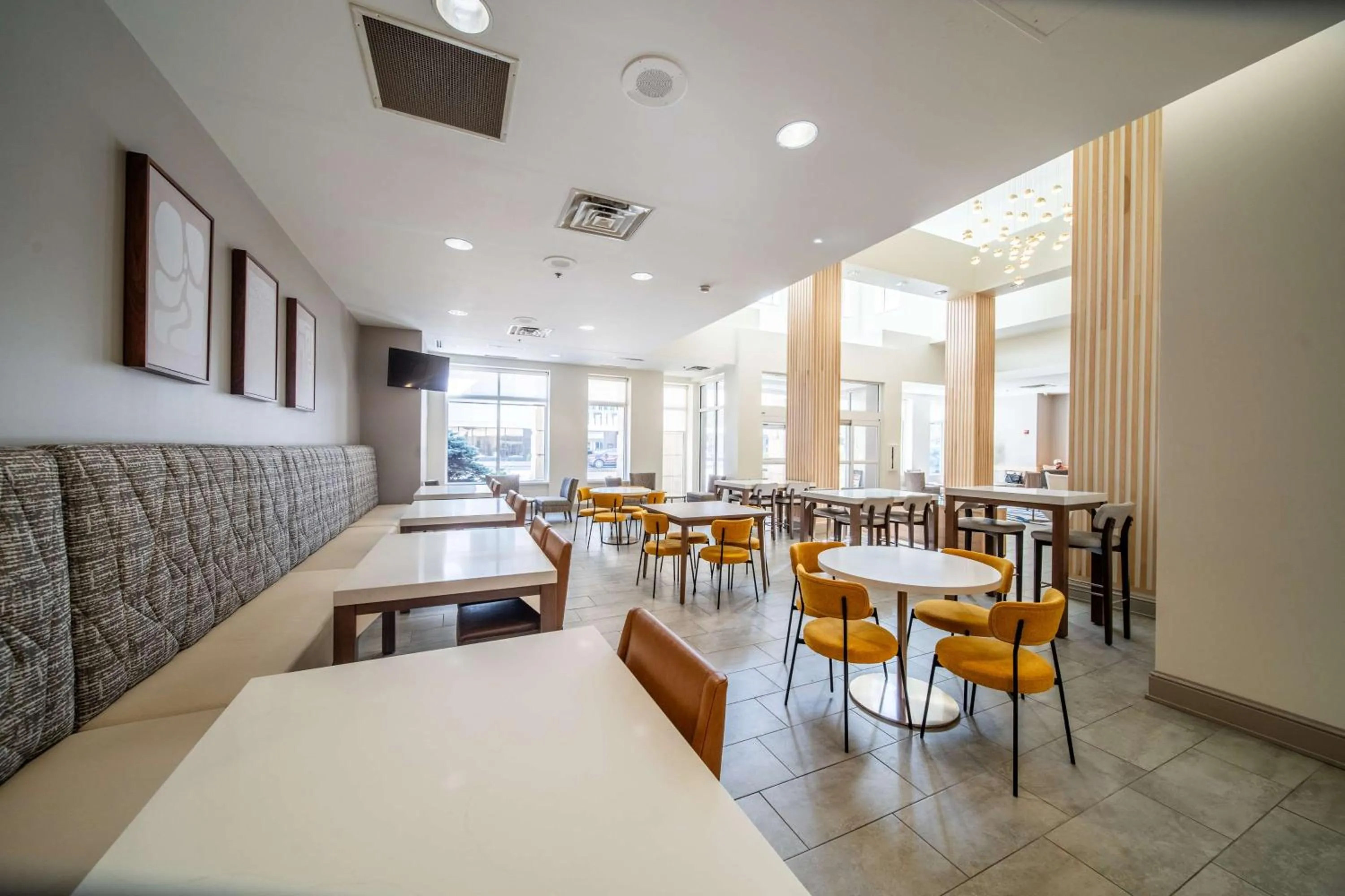 Restaurant/places to eat in Hilton Garden Inn Rochester Downtown