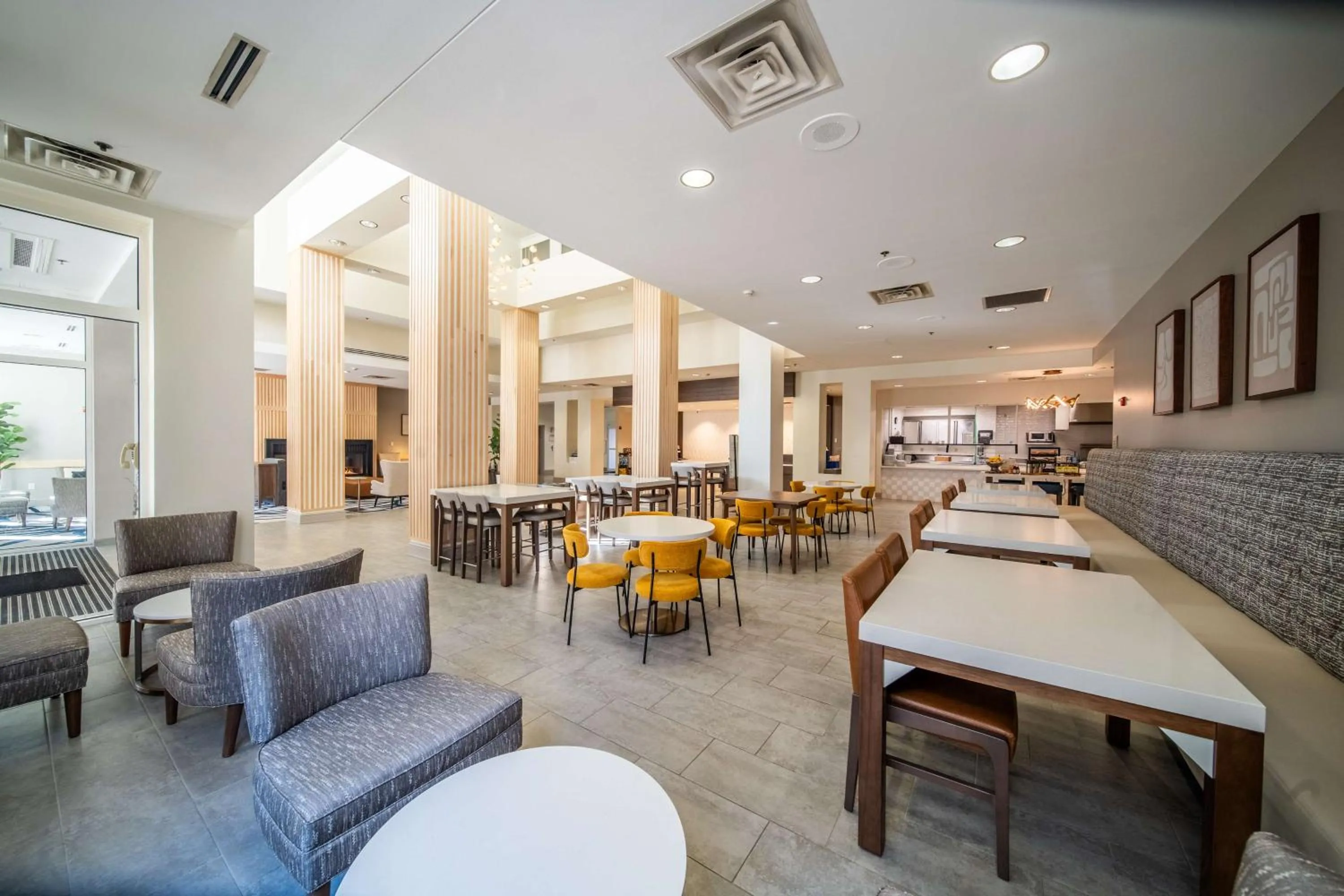 Restaurant/places to eat in Hilton Garden Inn Rochester Downtown