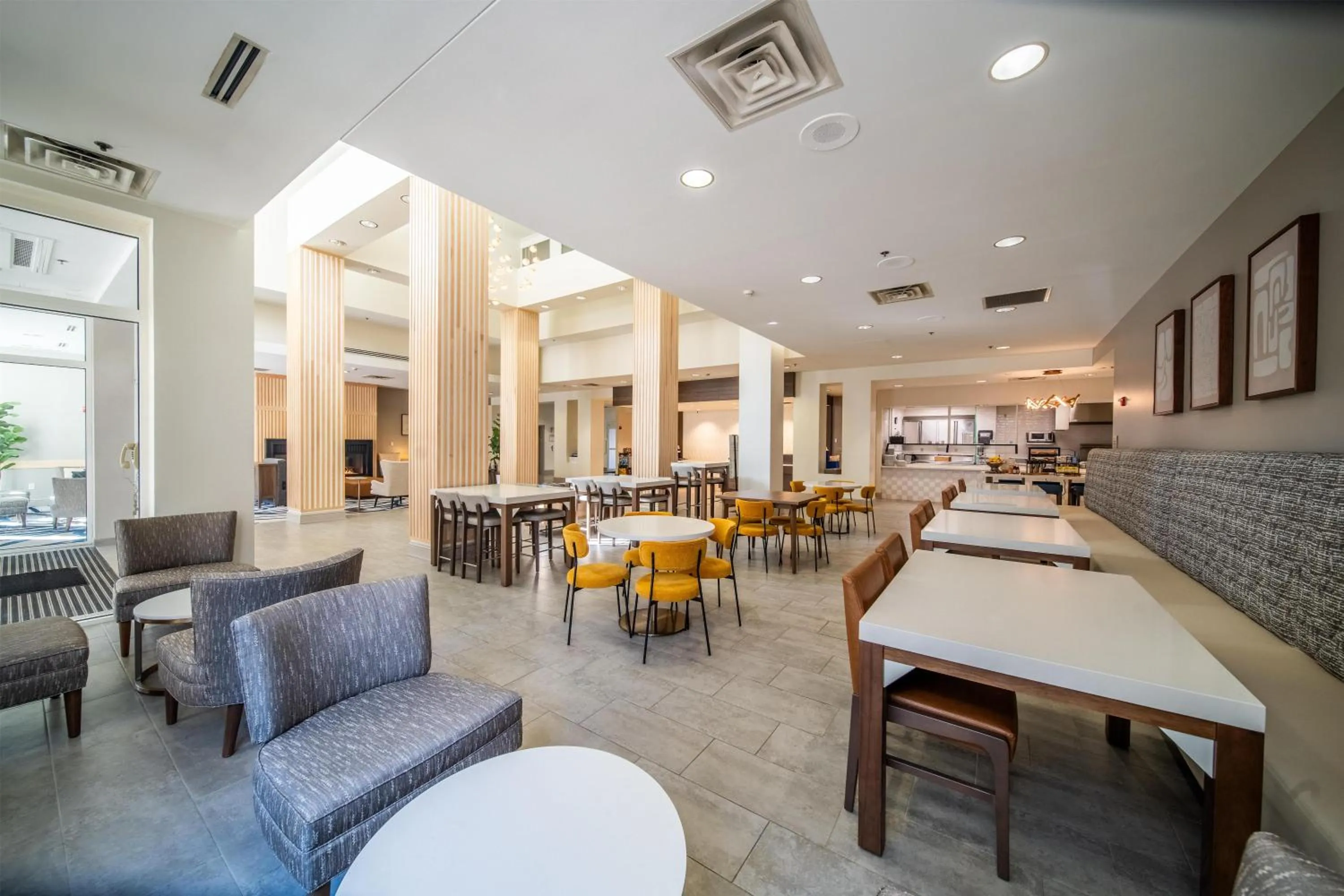 Restaurant/places to eat in Hilton Garden Inn Rochester Downtown