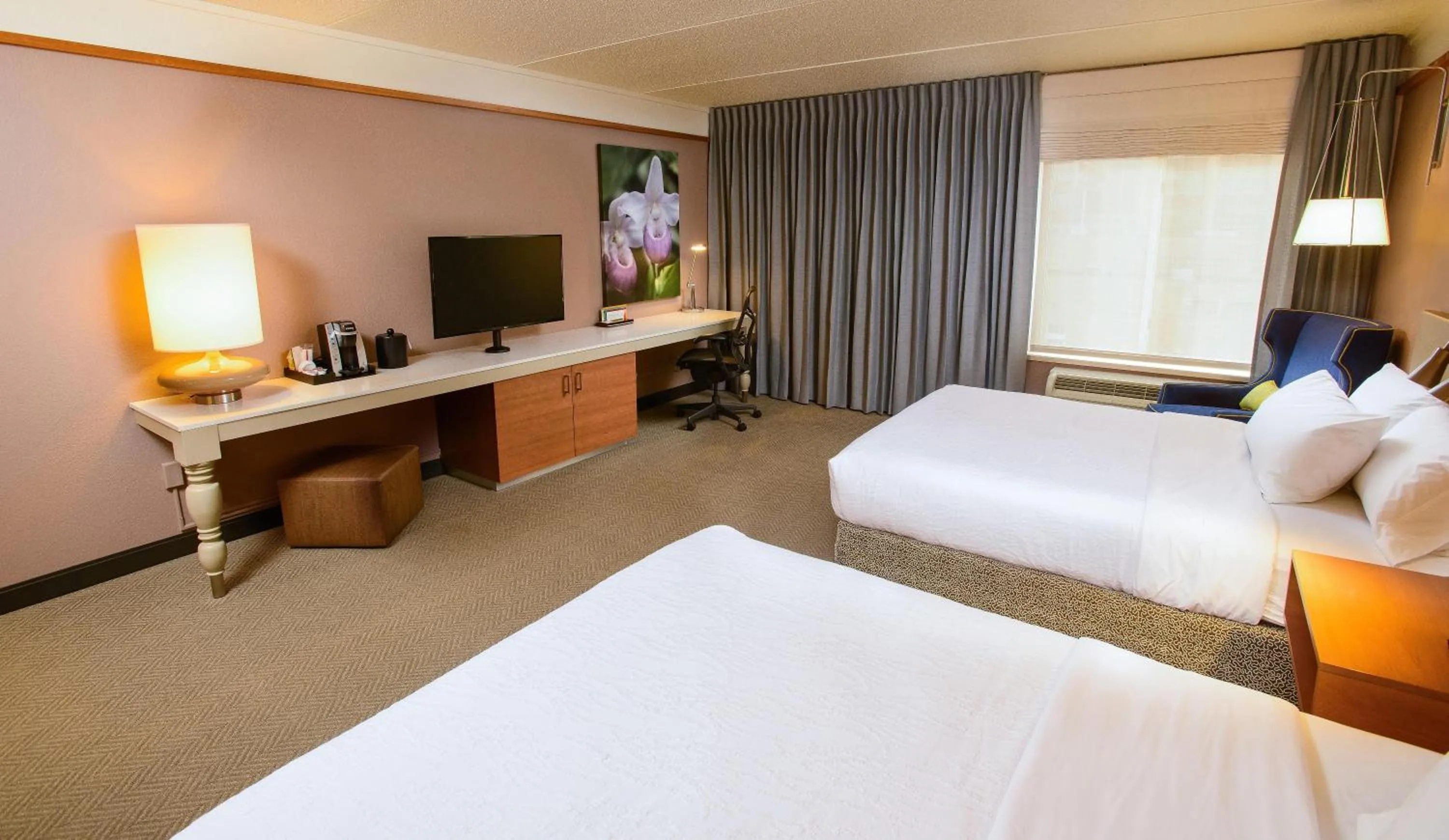 Bedroom, Bed in Hilton Garden Inn Rochester Downtown