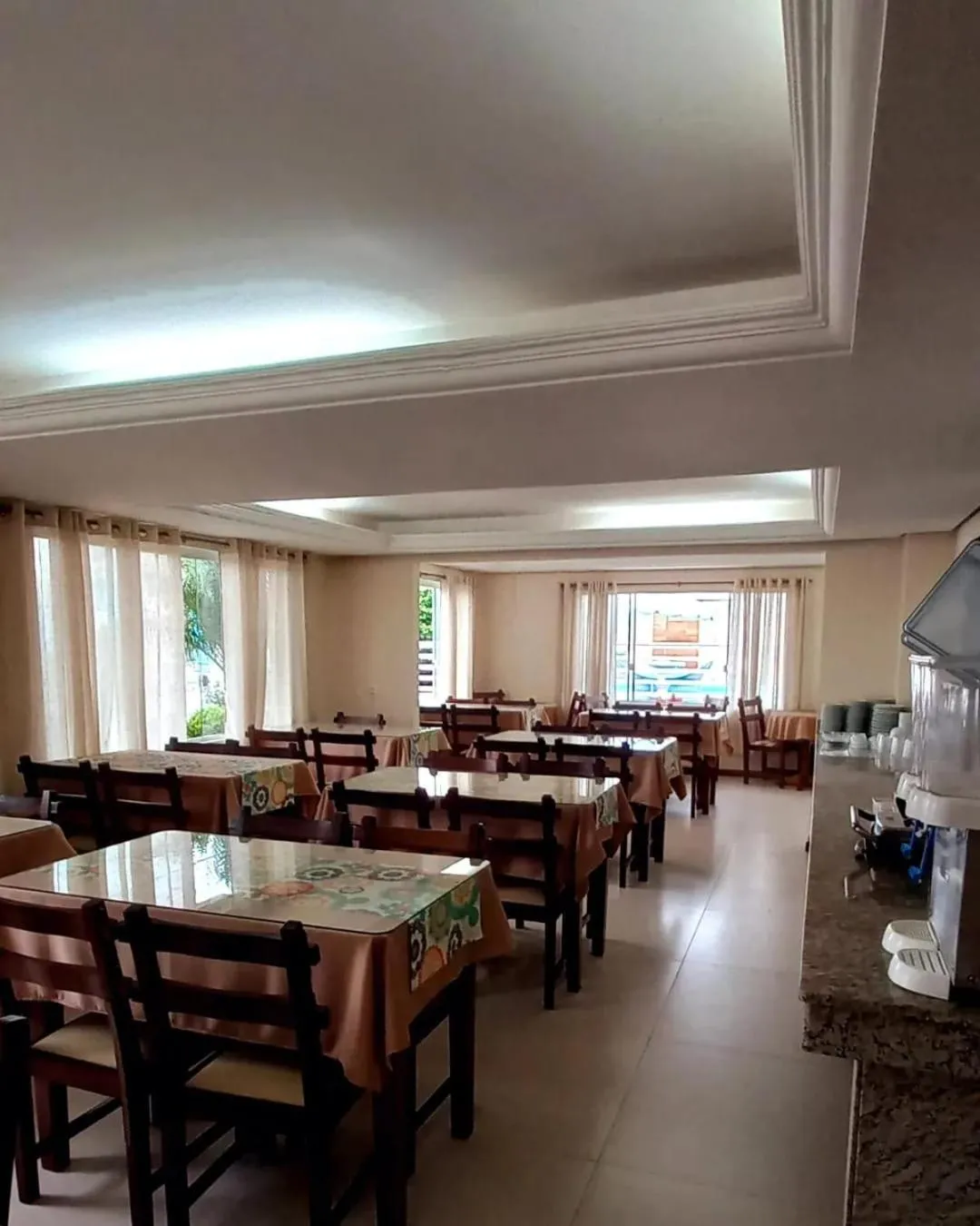 Restaurant/places to eat in Pousada Caminho do Mar