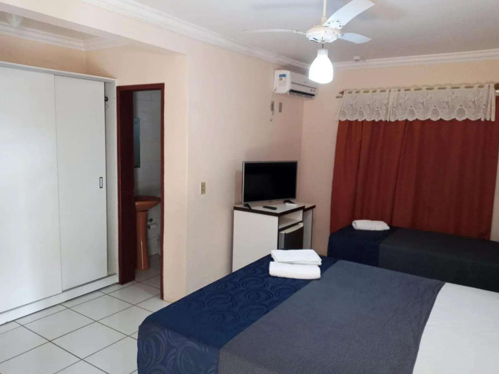 Photo of the whole room, Bed in Pousada Caminho do Mar