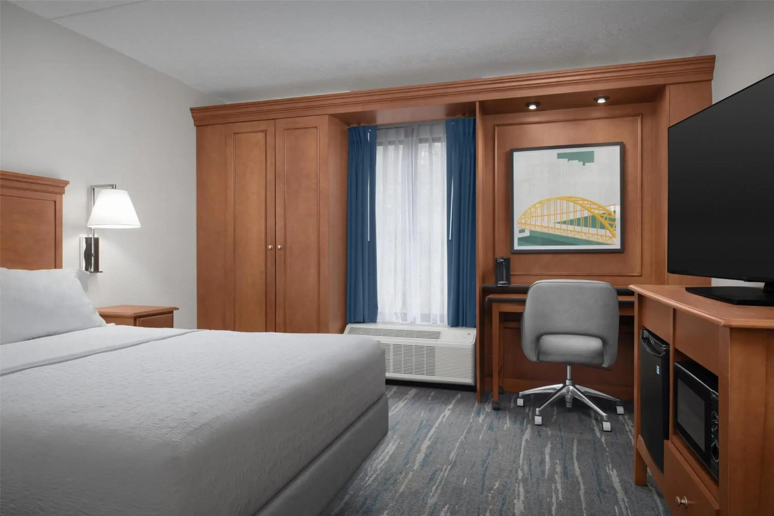 Bedroom, Bed in Hampton Inn Pittsburgh Greentree Bedroom, Bed in Hampton Inn Pittsburgh Greentree