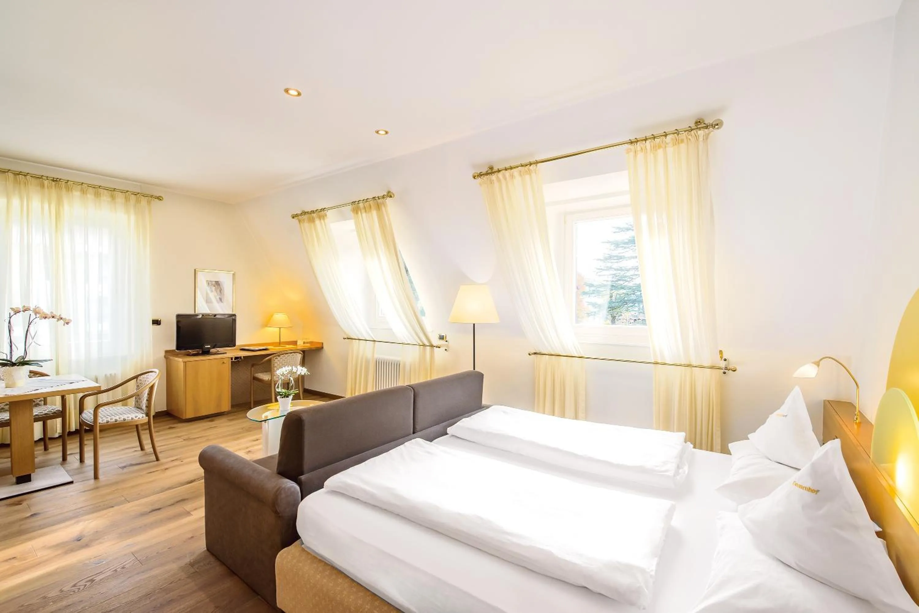 Bed in Hotel Sonnenhof