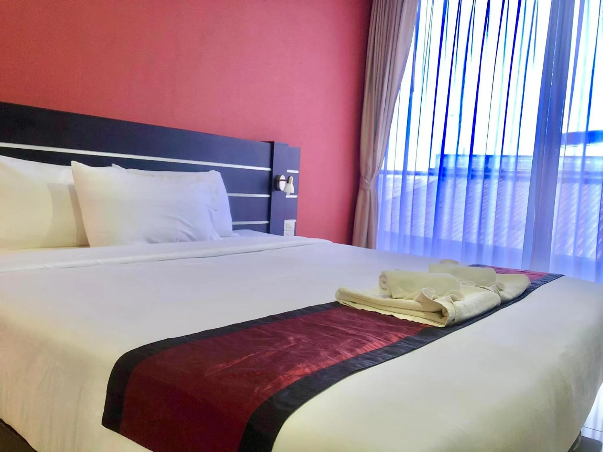 Bed in The Harbour Front Hotel