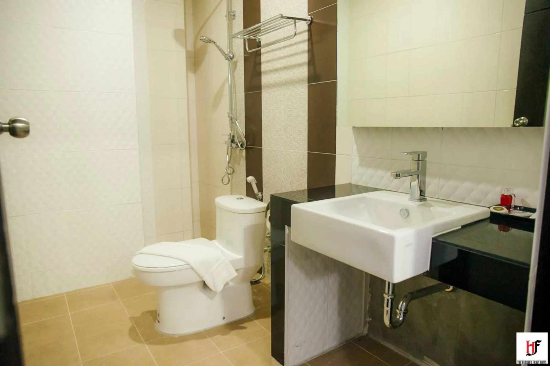 Toilet in The Harbour Front Hotel