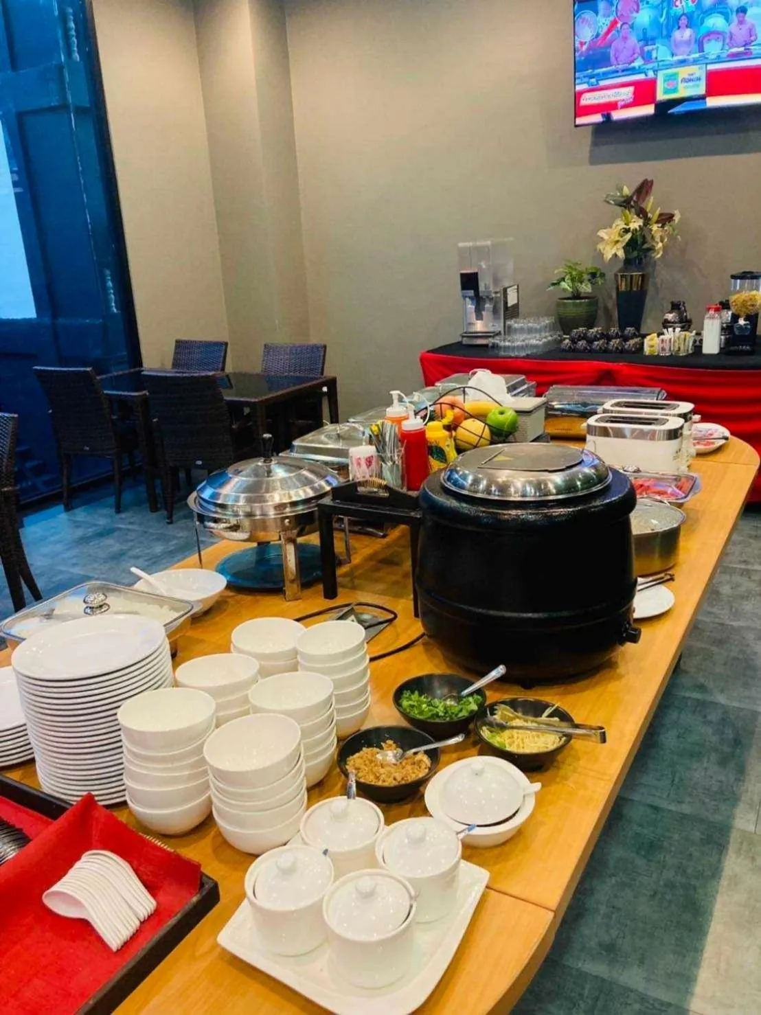 Restaurant/places to eat in The Harbour Front Hotel