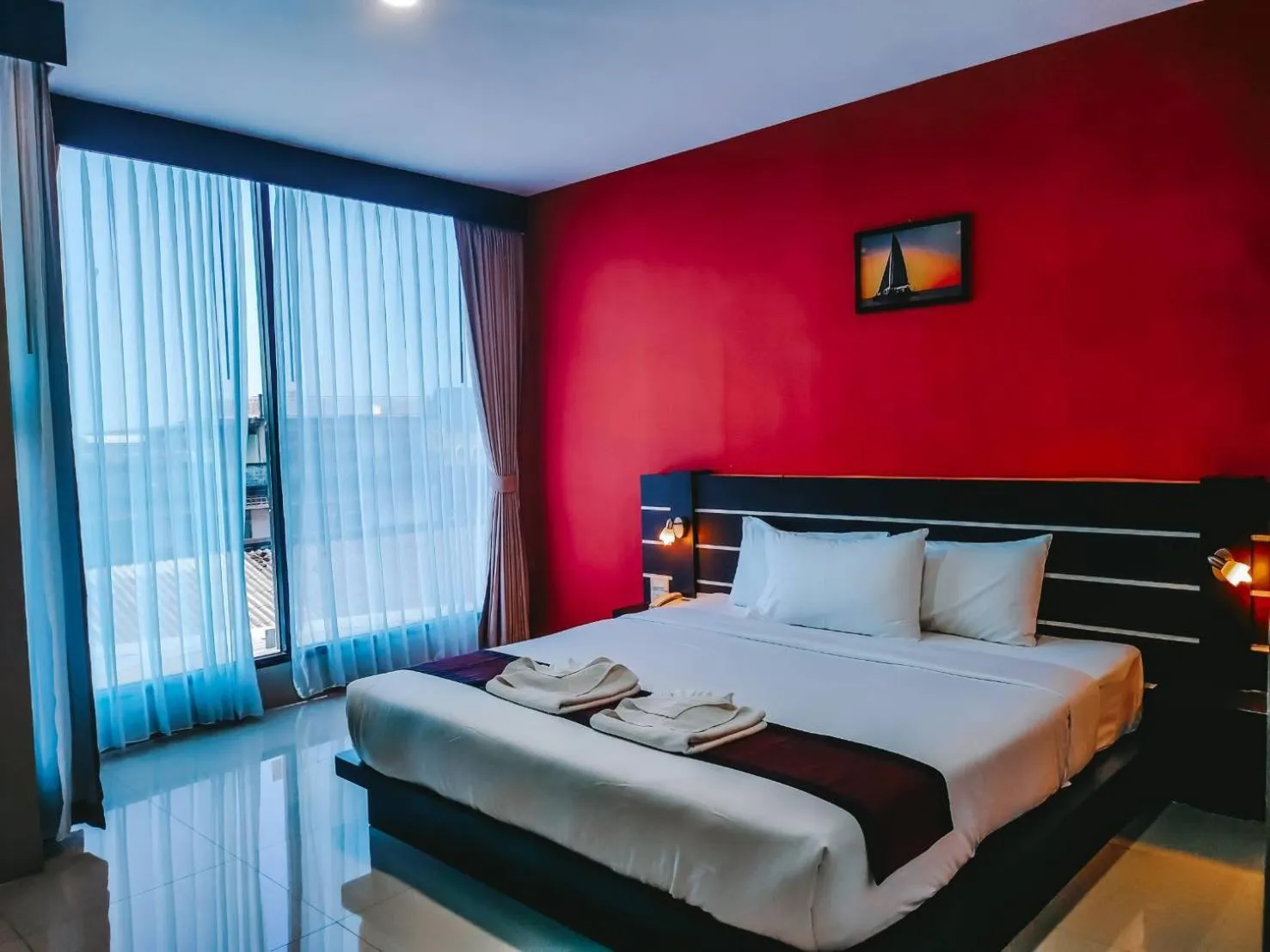 Bed in The Harbour Front Hotel