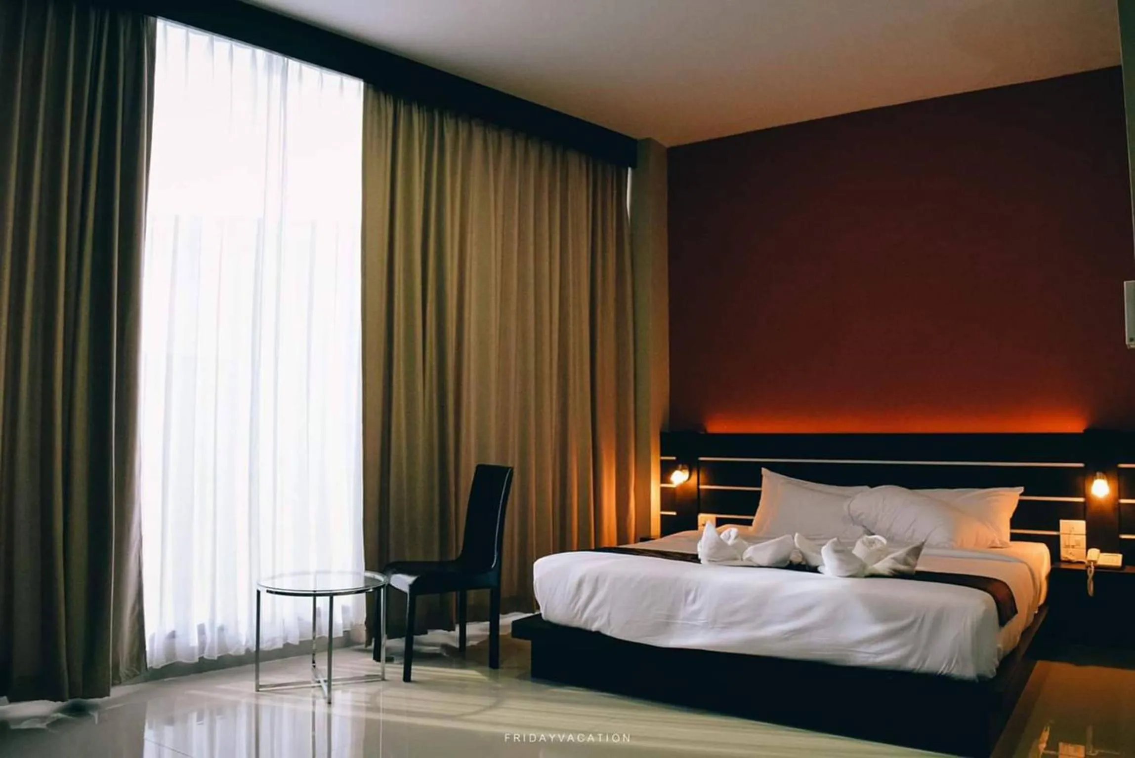 Bed in The Harbour Front Hotel