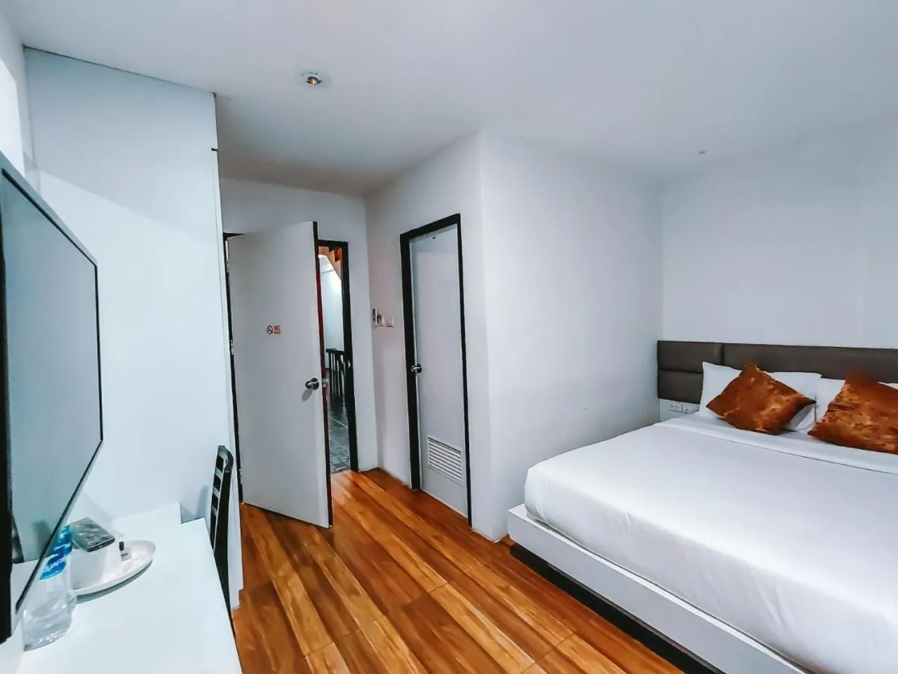 Bed in The Harbour Front Hotel