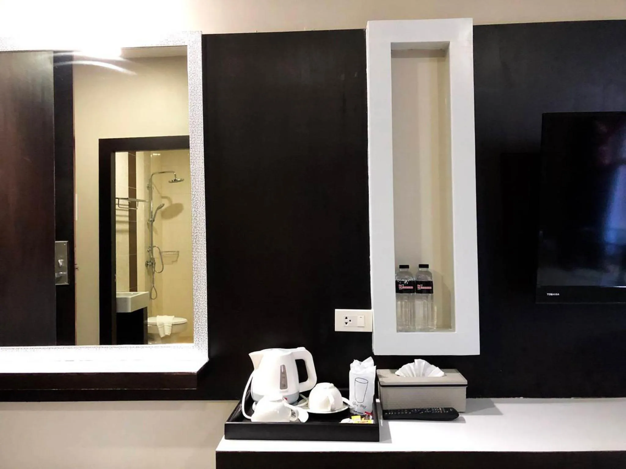 Coffee/tea facilities in The Harbour Front Hotel