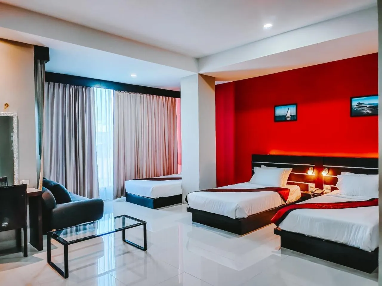 Photo of the whole room, Bed in The Harbour Front Hotel