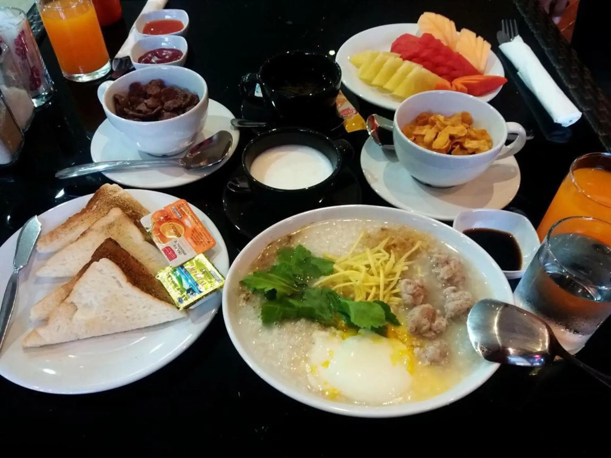 Food and drinks in The Harbour Front Hotel