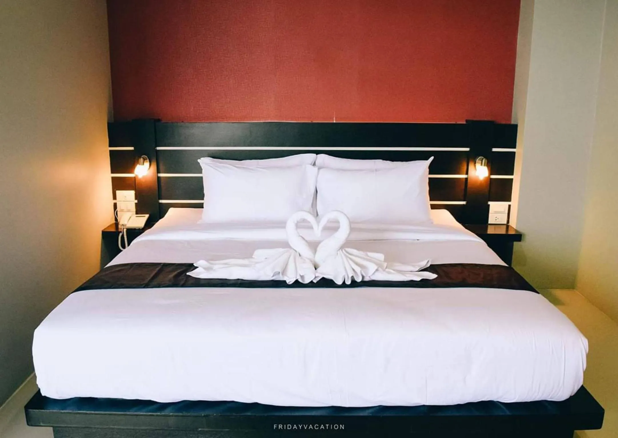 Bed in The Harbour Front Hotel