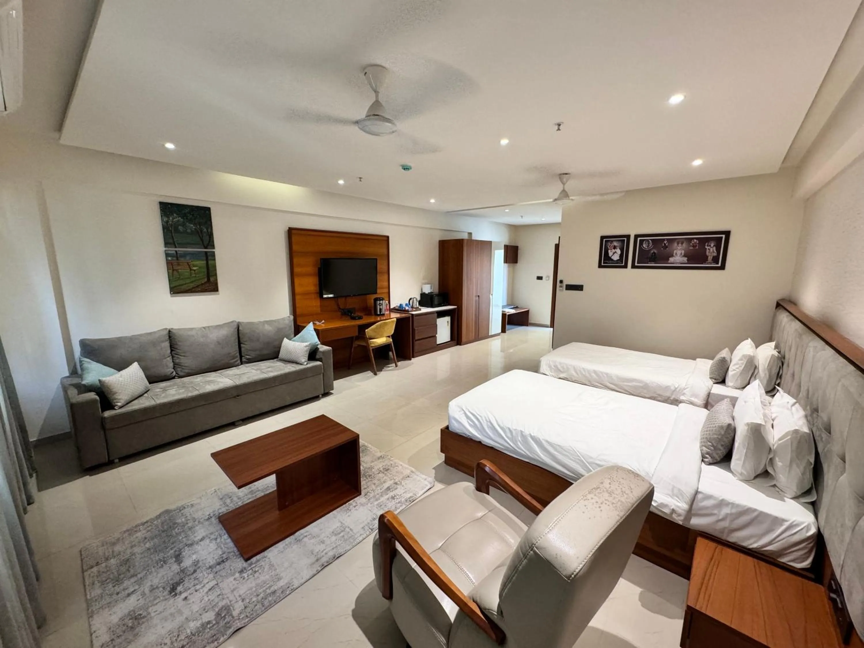 Bedroom, Bed in Siara Styles Amba Suites, Gandhinagar