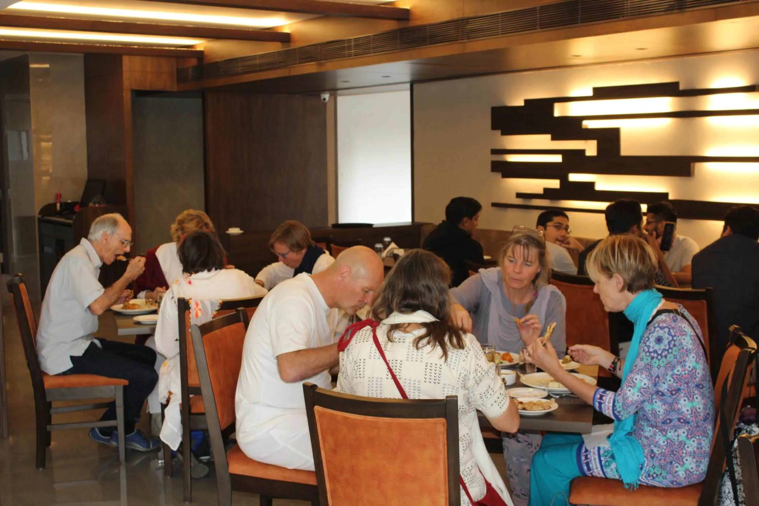 Restaurant/places to eat in Siara Styles Amba Suites, Gandhinagar