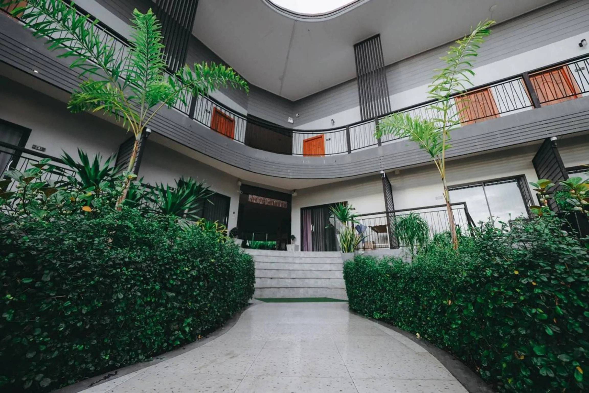 Facade/entrance in HillSide Boutique