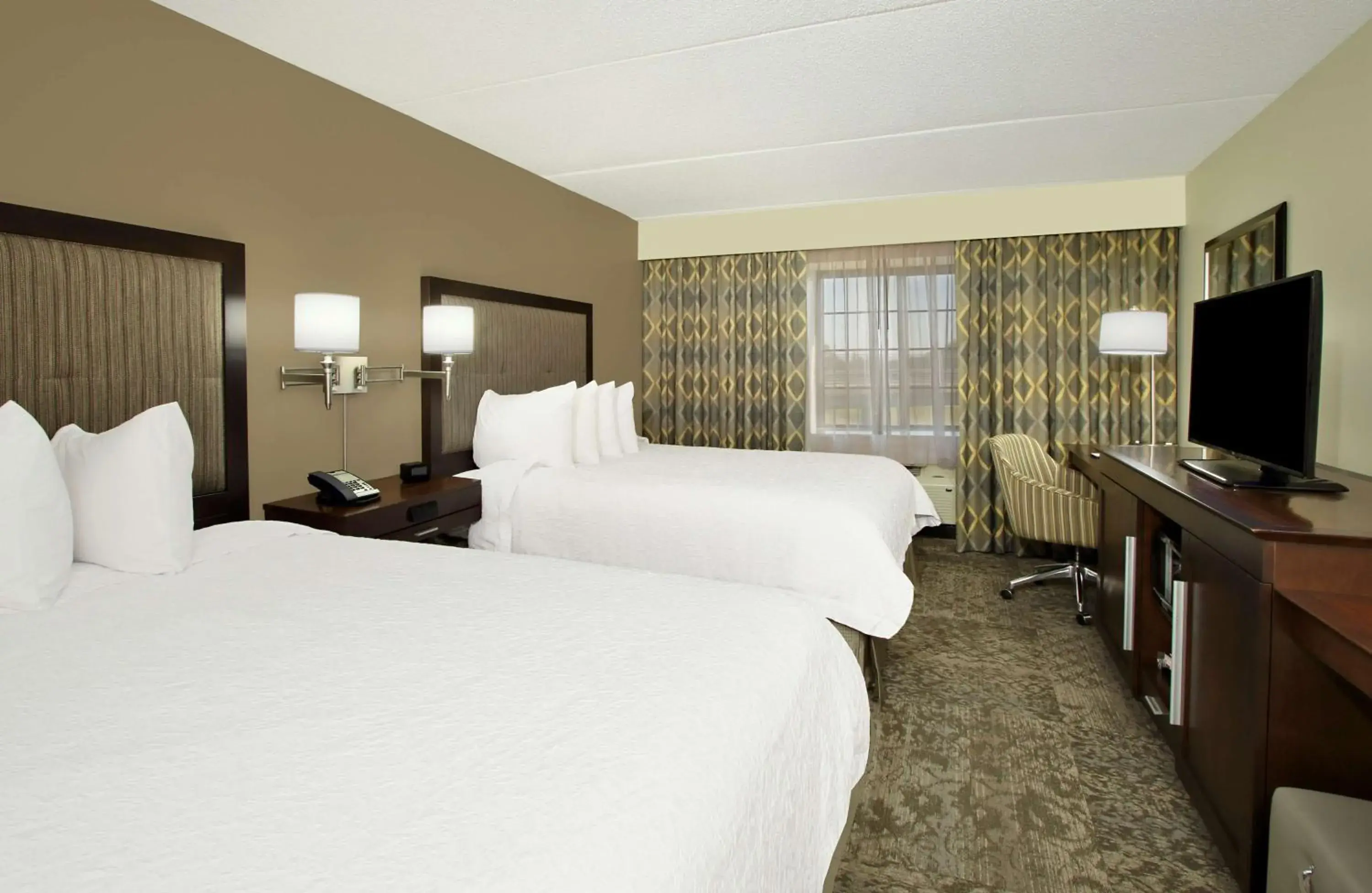 Queen Room with Two Queen Beds - Hearing Access/Non-Smoking in Hampton Inn & Suites By Hilton - Rockville Centre Queen Room with Two Queen Beds - Hearing Access/Non-Smoking in Hampton Inn & Suites By Hilton - Rockville Centre