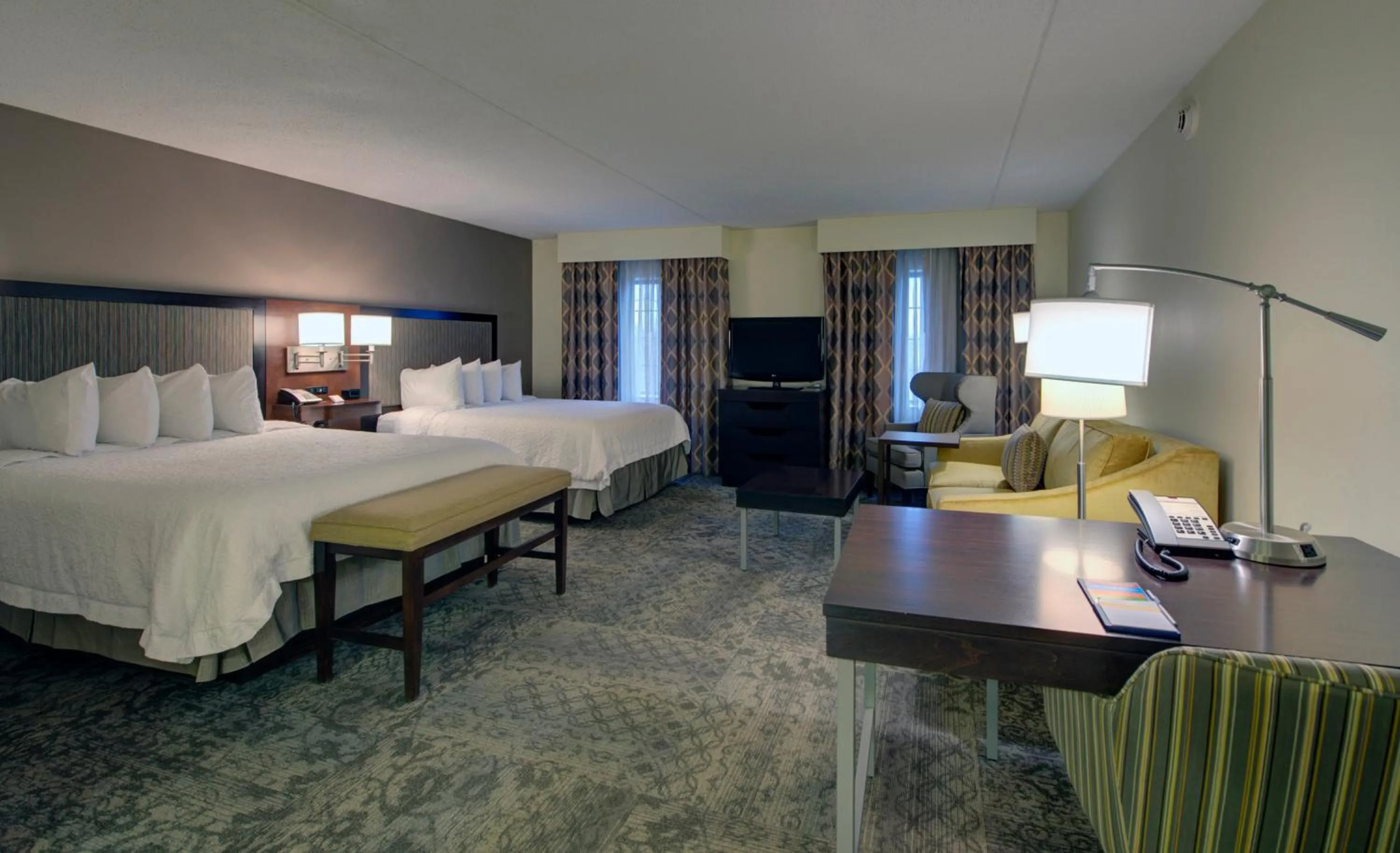 Bedroom, Bed in Hampton Inn & Suites By Hilton - Rockville Centre