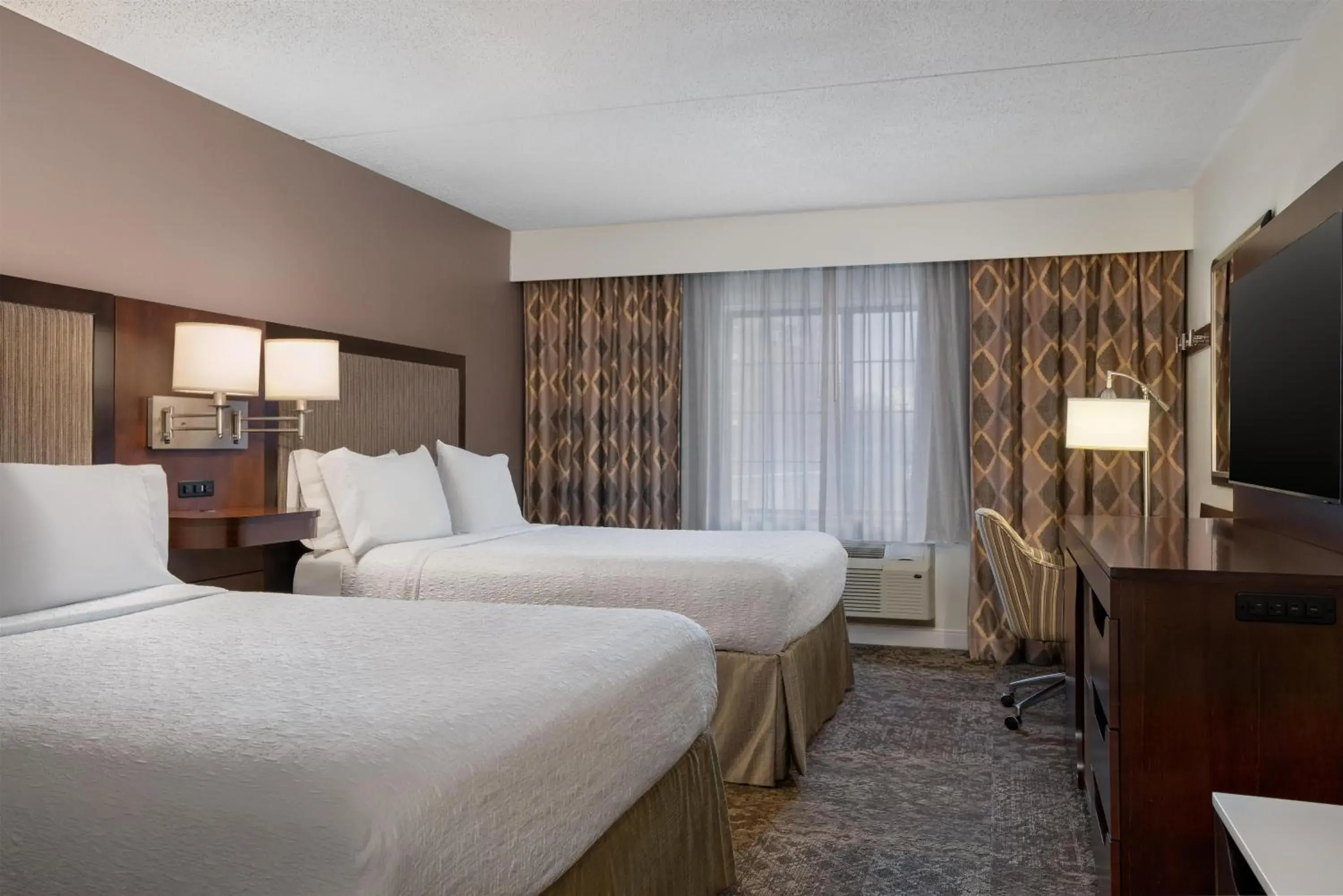 Bed in Hampton Inn & Suites By Hilton - Rockville Centre Bed in Hampton Inn & Suites By Hilton - Rockville Centre