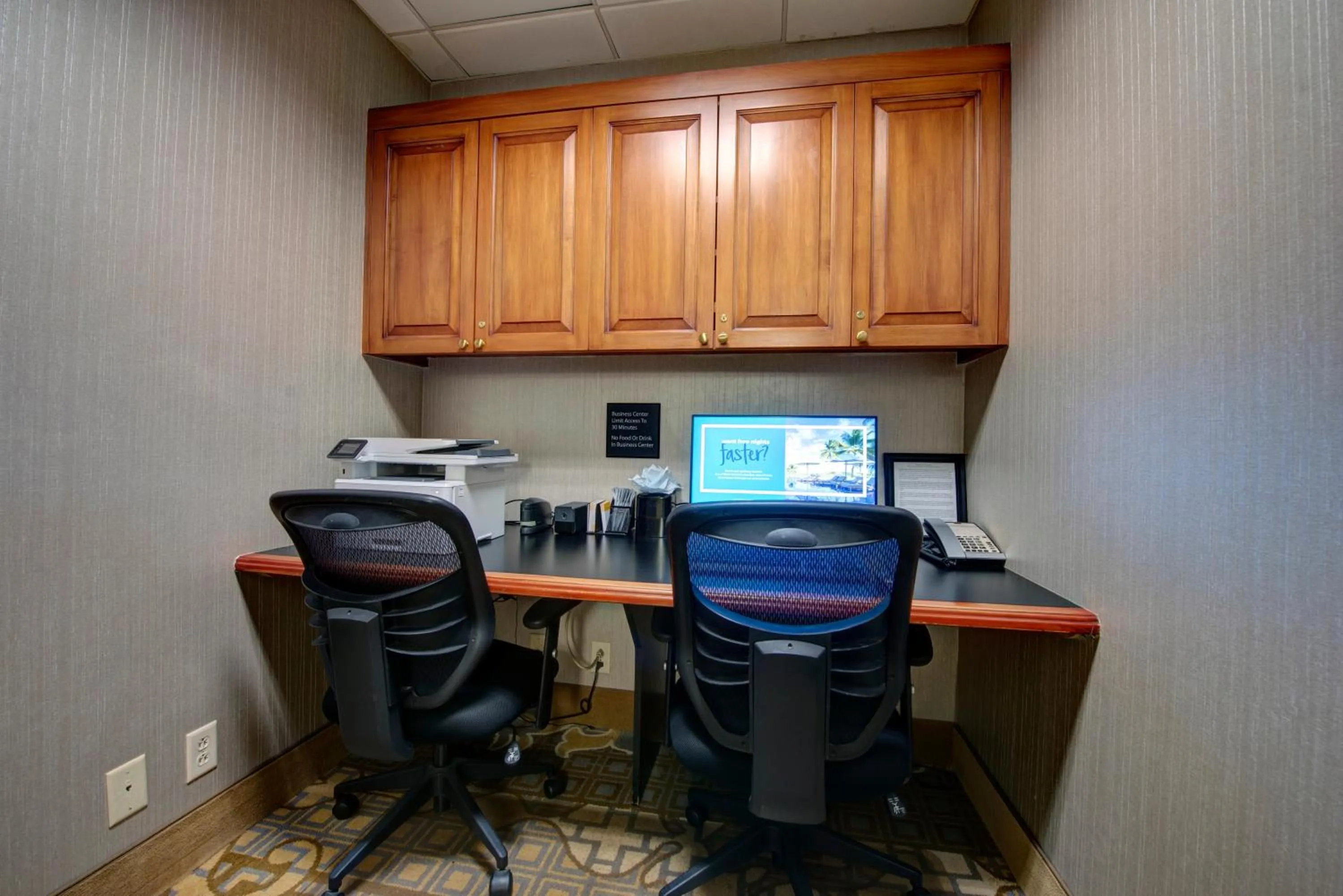 Business facilities in Hampton Inn & Suites By Hilton - Rockville Centre