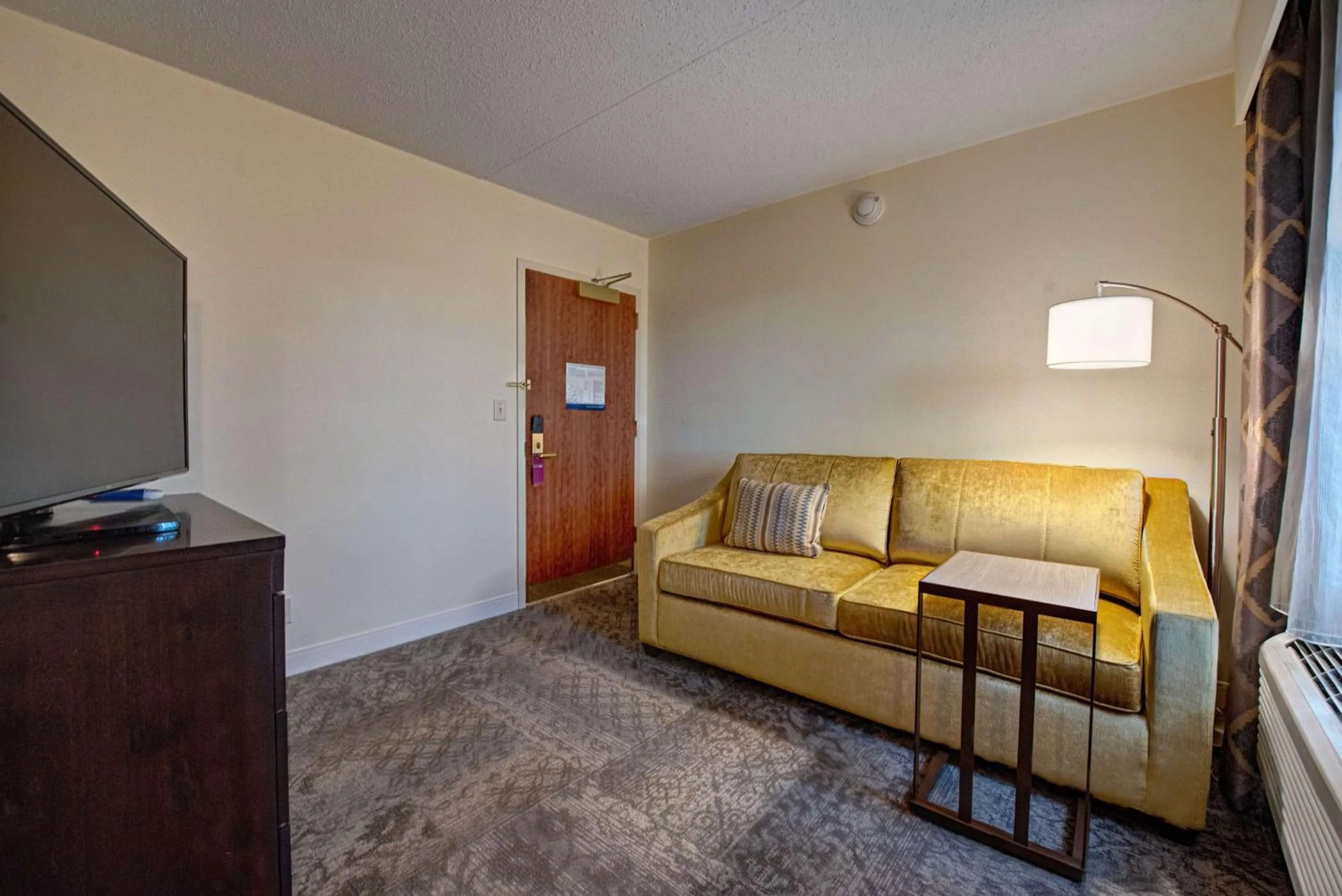 Living room in Hampton Inn & Suites By Hilton - Rockville Centre