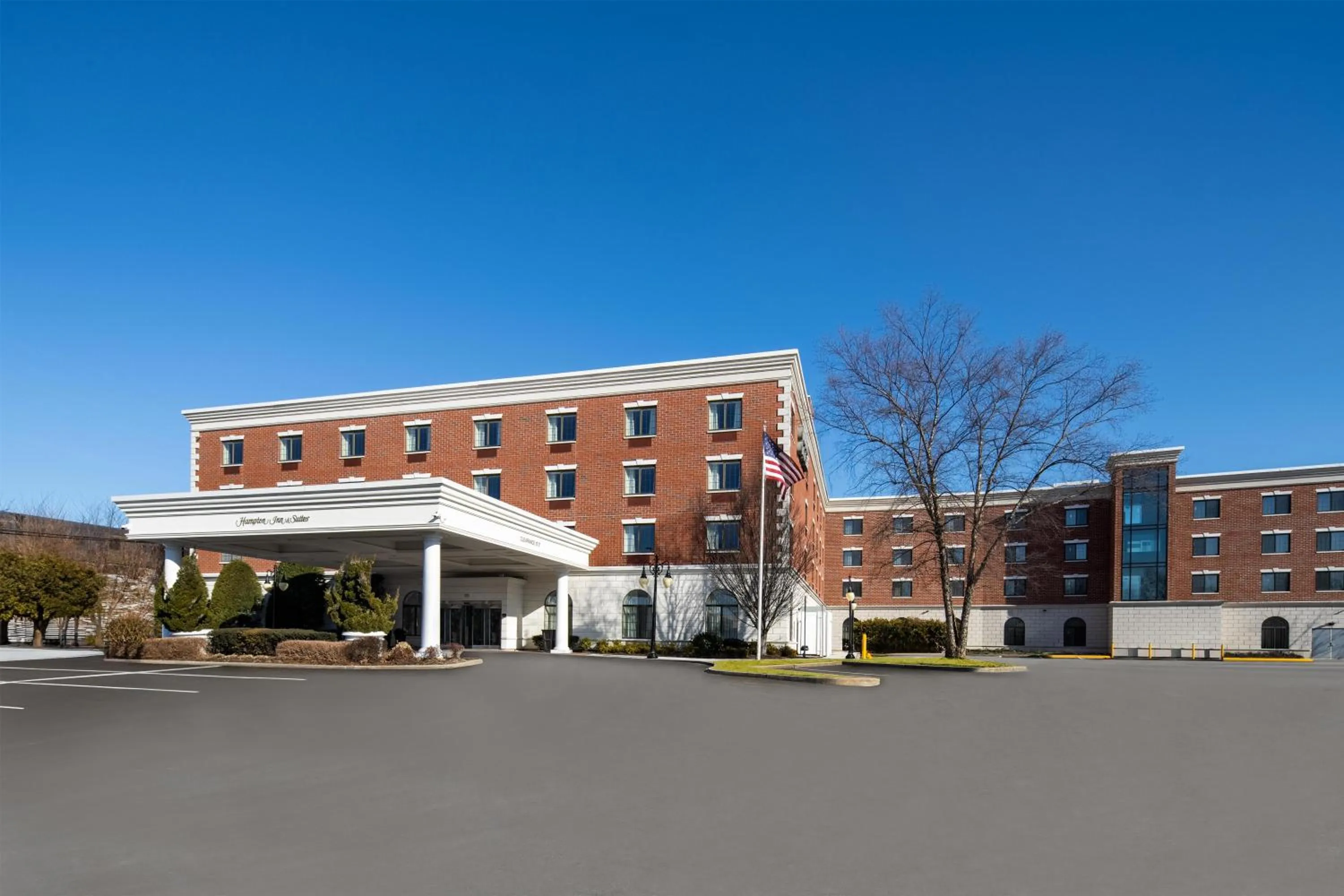 Property building in Hampton Inn & Suites By Hilton - Rockville Centre